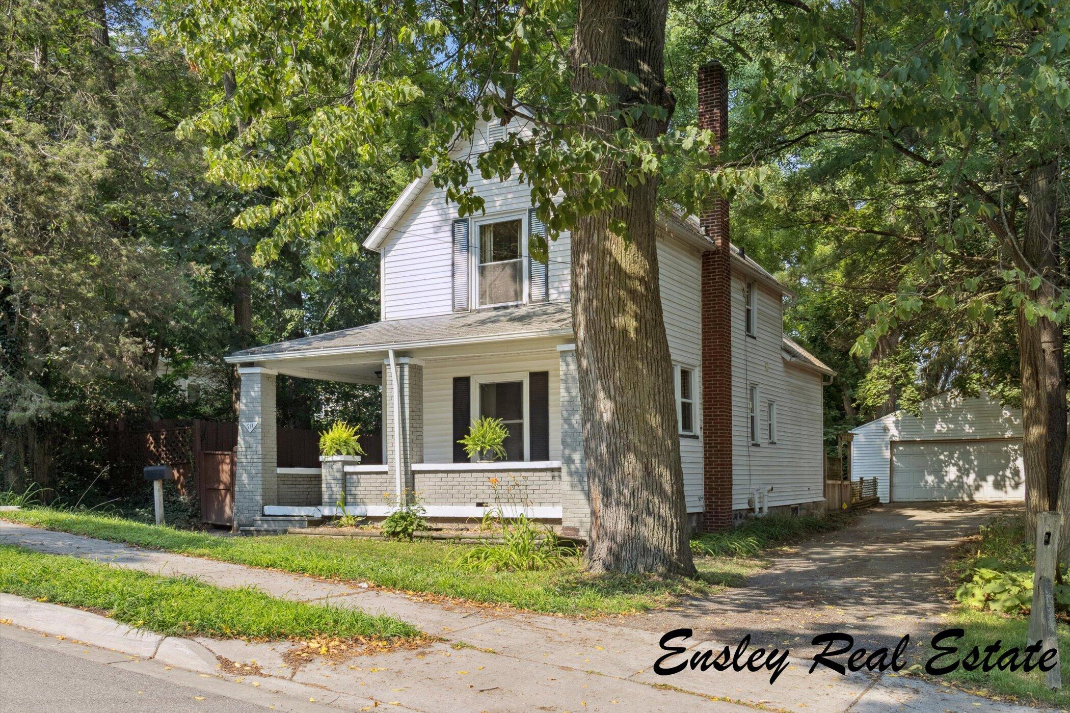 911 Emerald Avenue NE Grand Rapids MI 49503