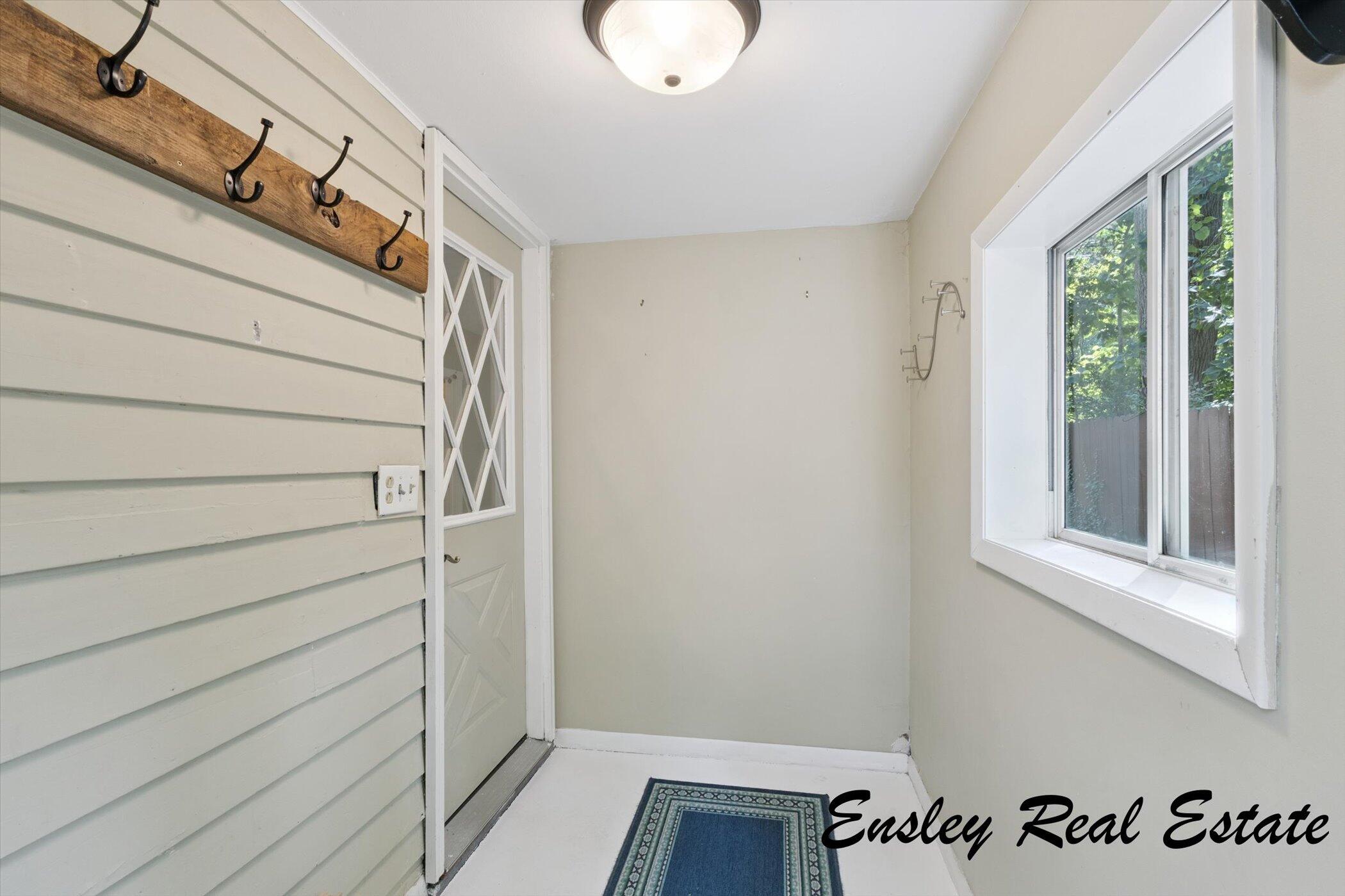 911 Emerald Avenue NE Grand Rapids MI 49503