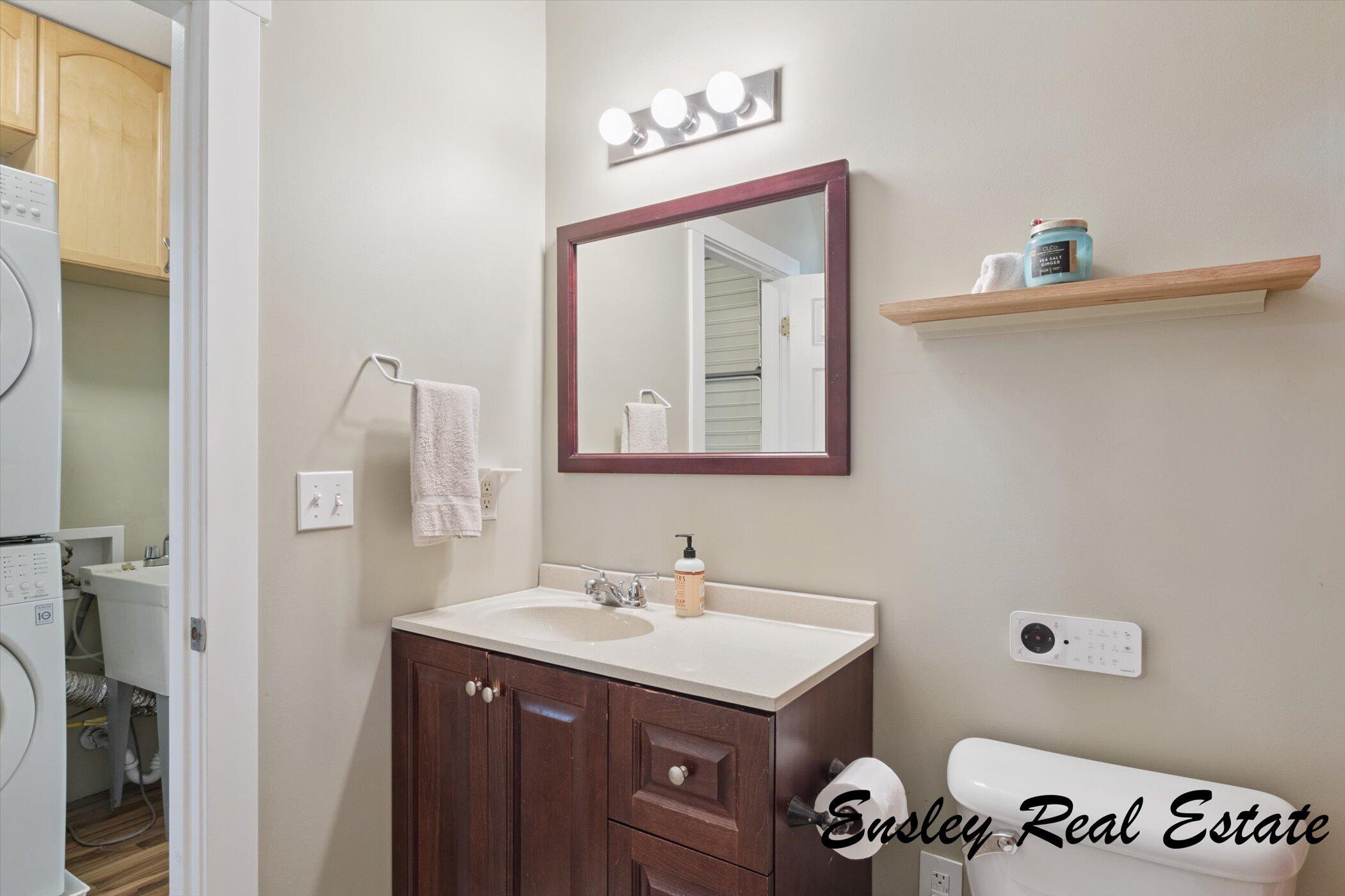 911 Emerald Avenue NE Grand Rapids MI 49503