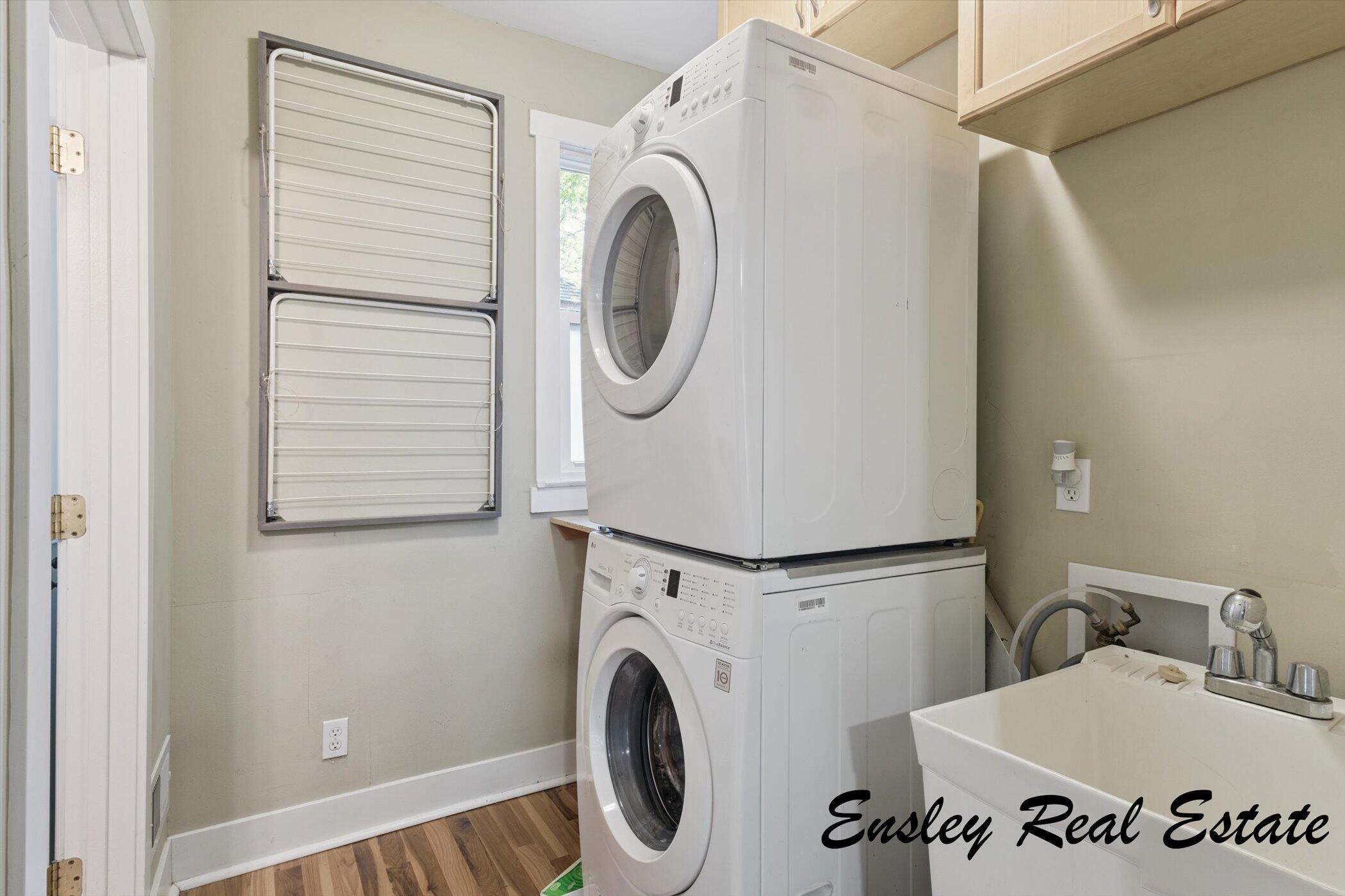 911 Emerald Avenue NE Grand Rapids MI 49503