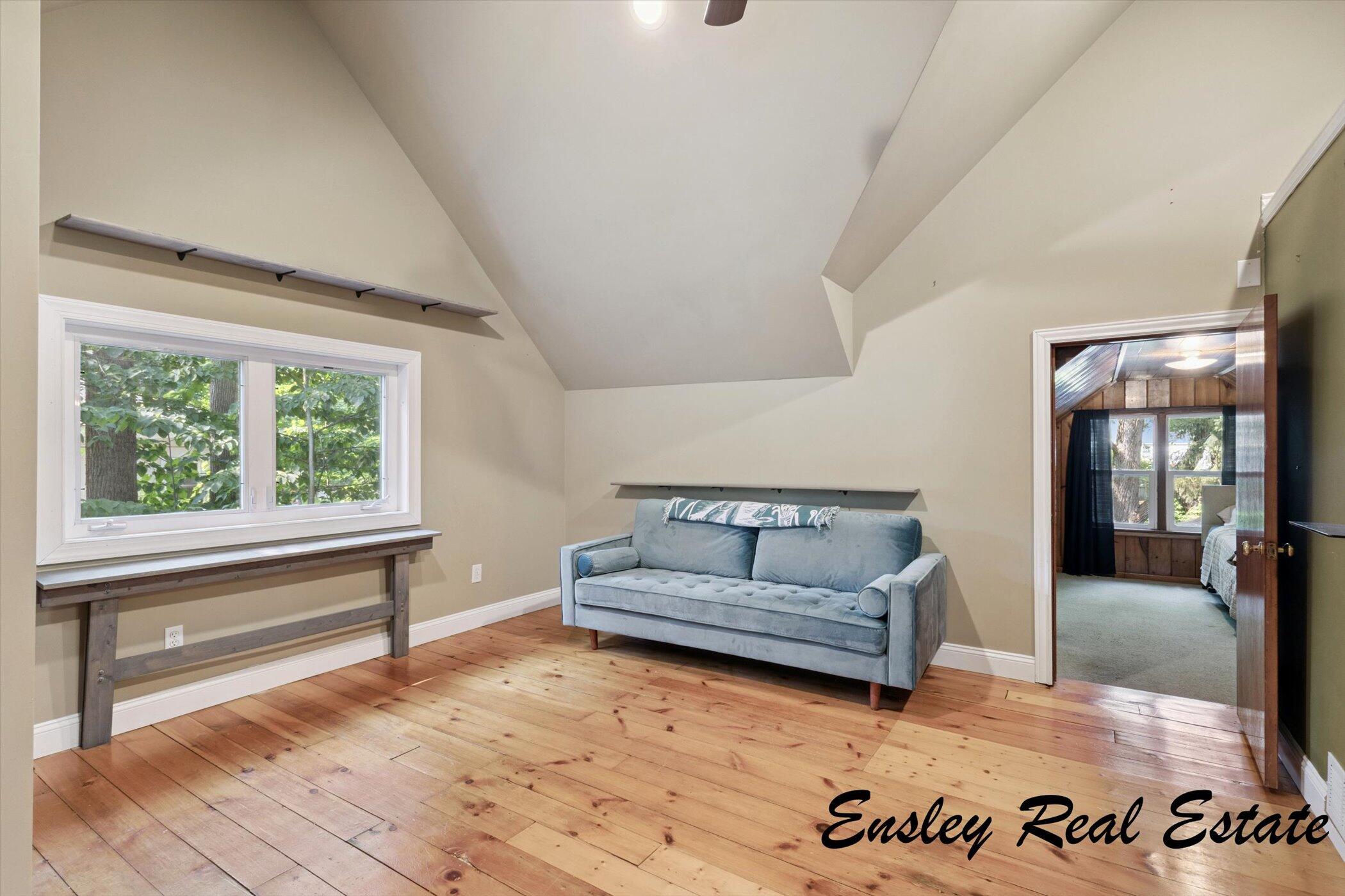 911 Emerald Avenue NE Grand Rapids MI 49503