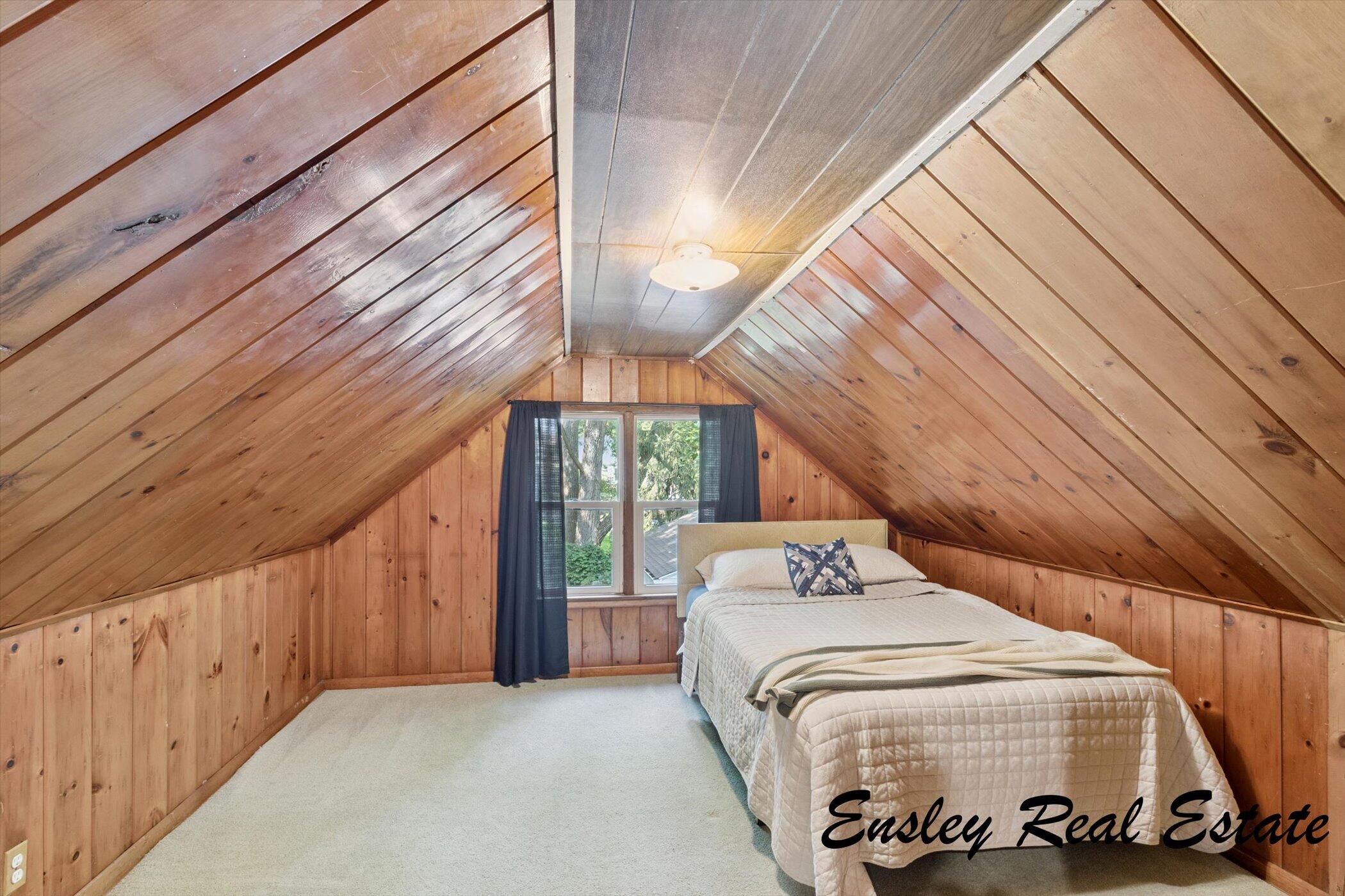 911 Emerald Avenue NE Grand Rapids MI 49503