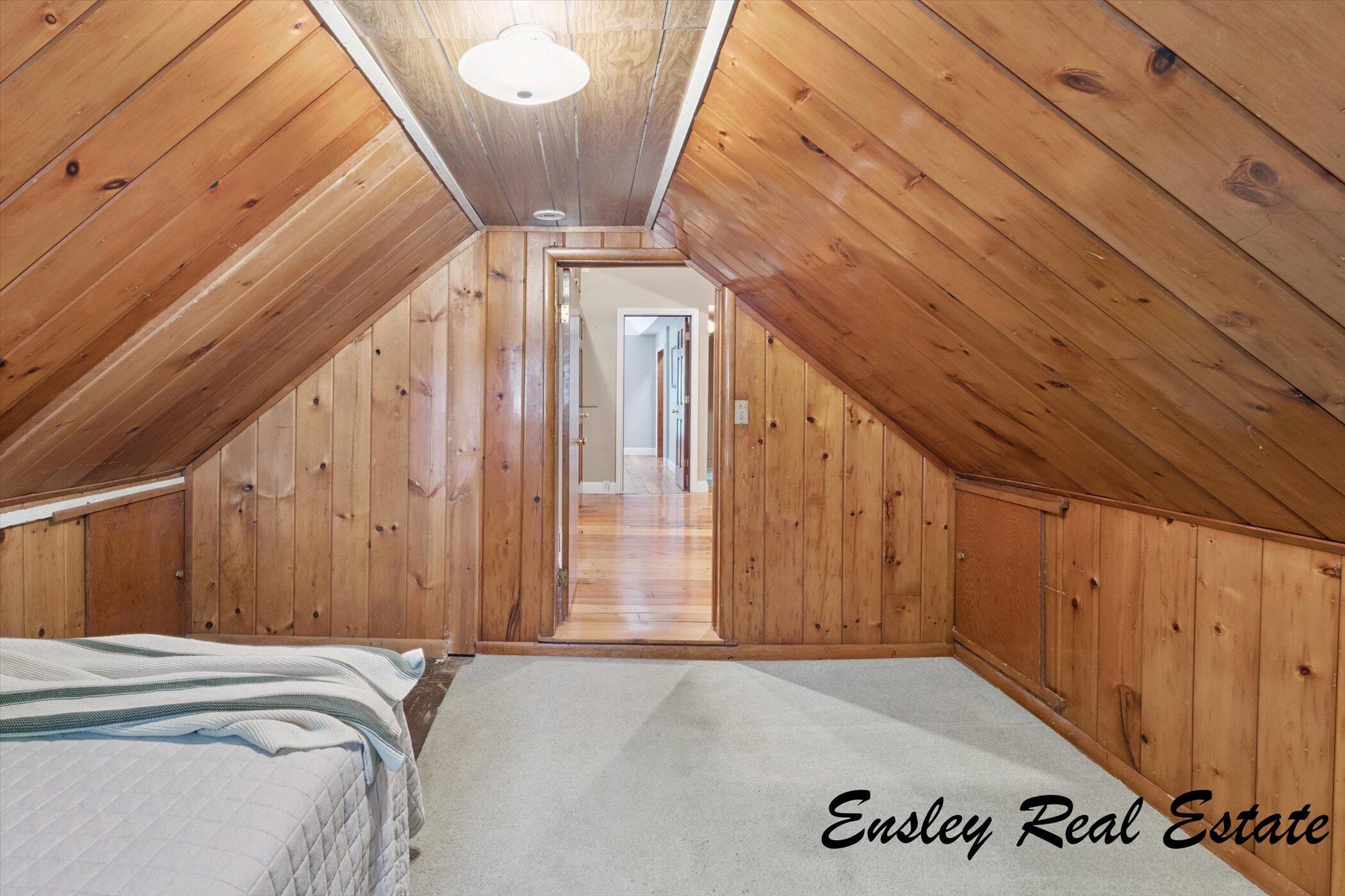 911 Emerald Avenue NE Grand Rapids MI 49503