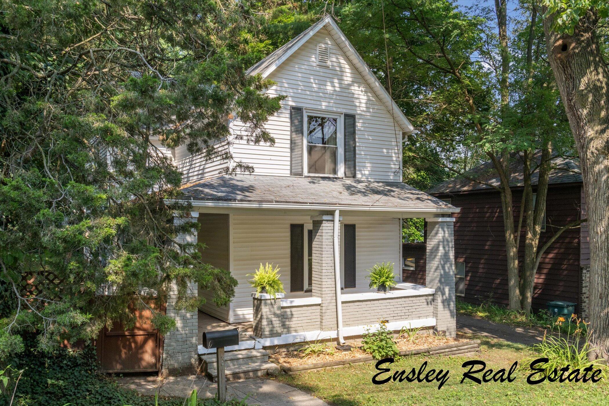 911 Emerald Avenue NE Grand Rapids MI 49503