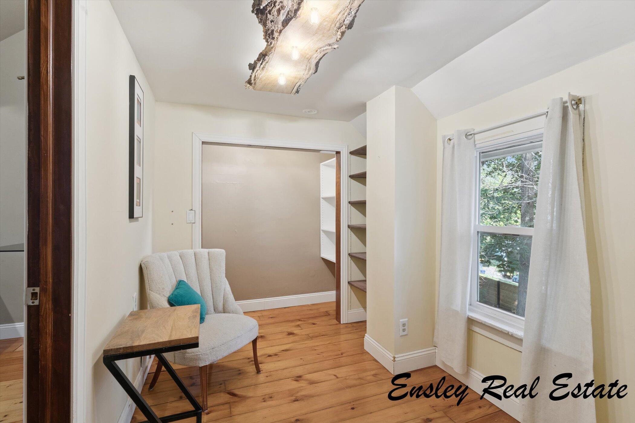 911 Emerald Avenue NE Grand Rapids MI 49503