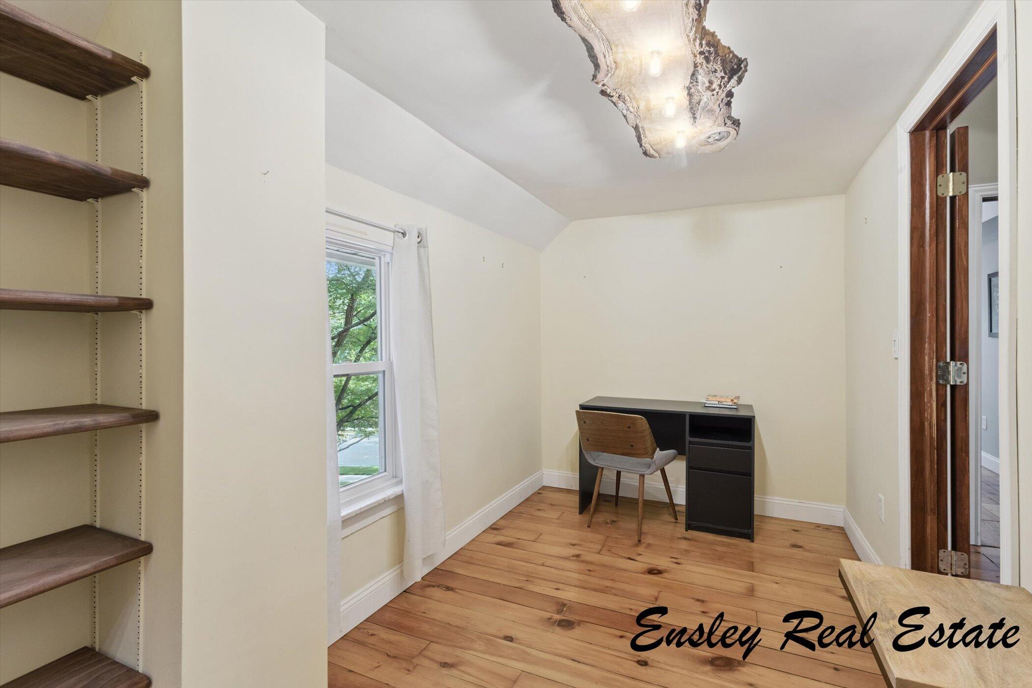 911 Emerald Avenue NE Grand Rapids MI 49503