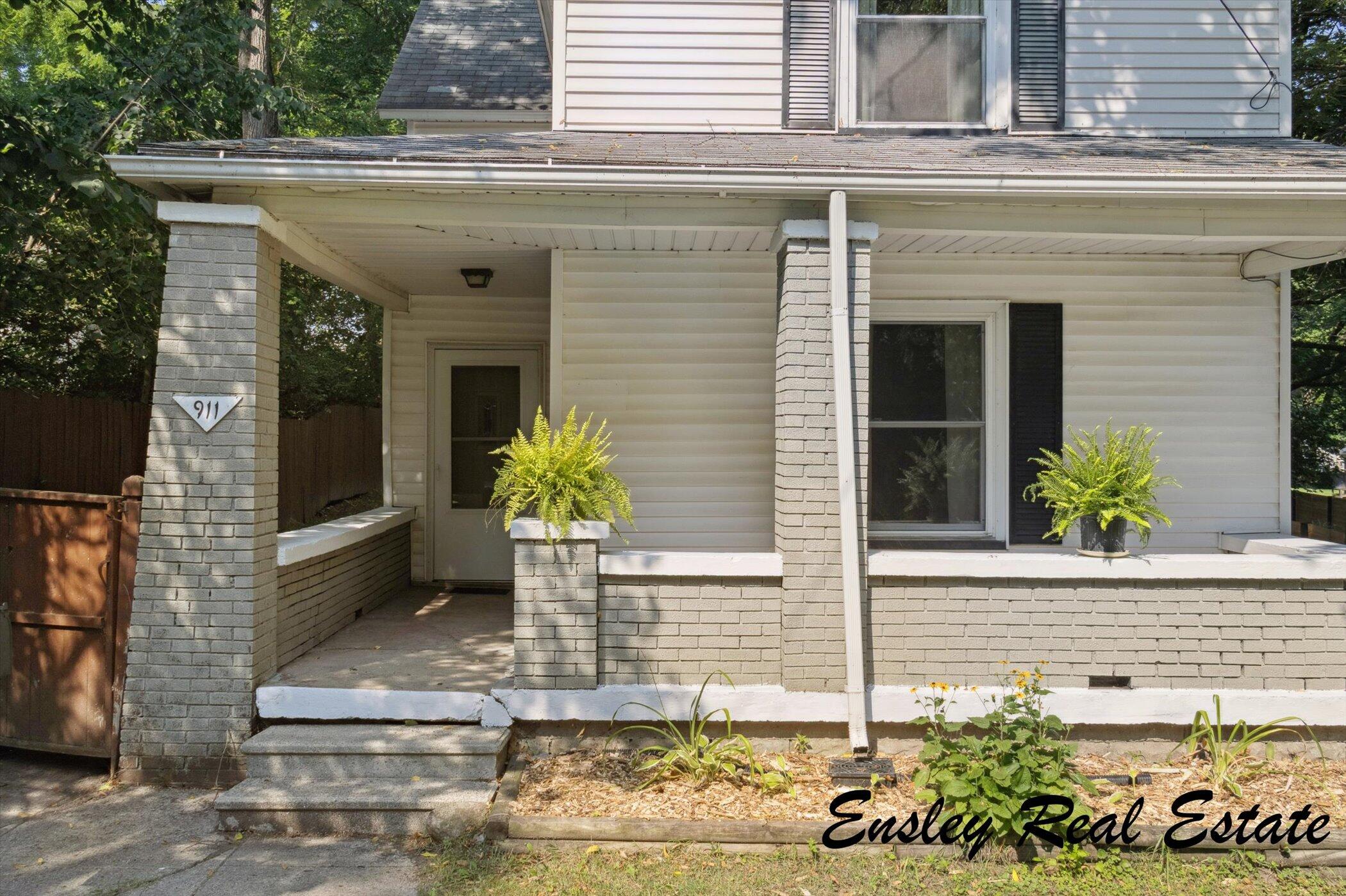 911 Emerald Avenue NE Grand Rapids MI 49503