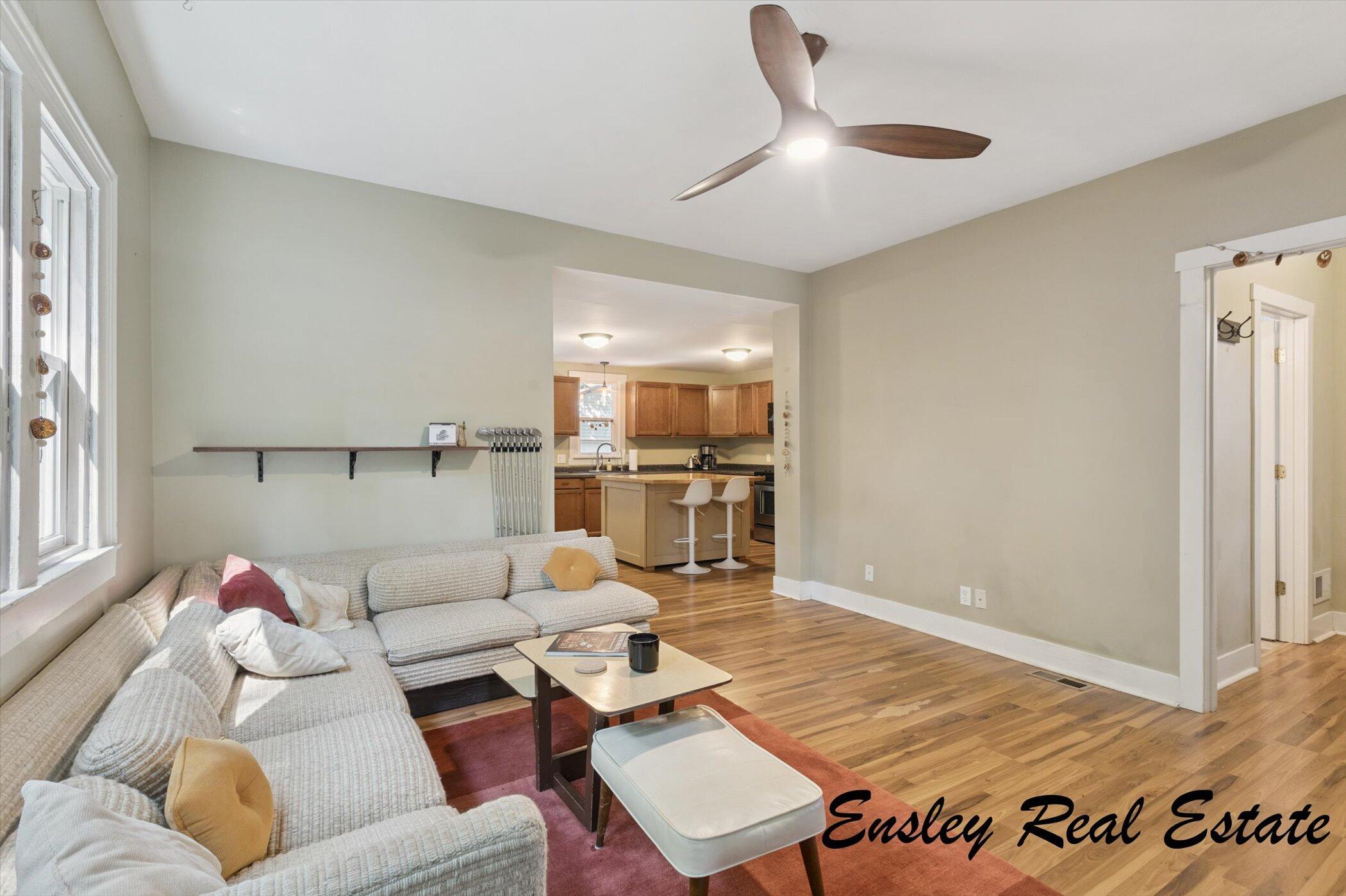 911 Emerald Avenue NE Grand Rapids MI 49503