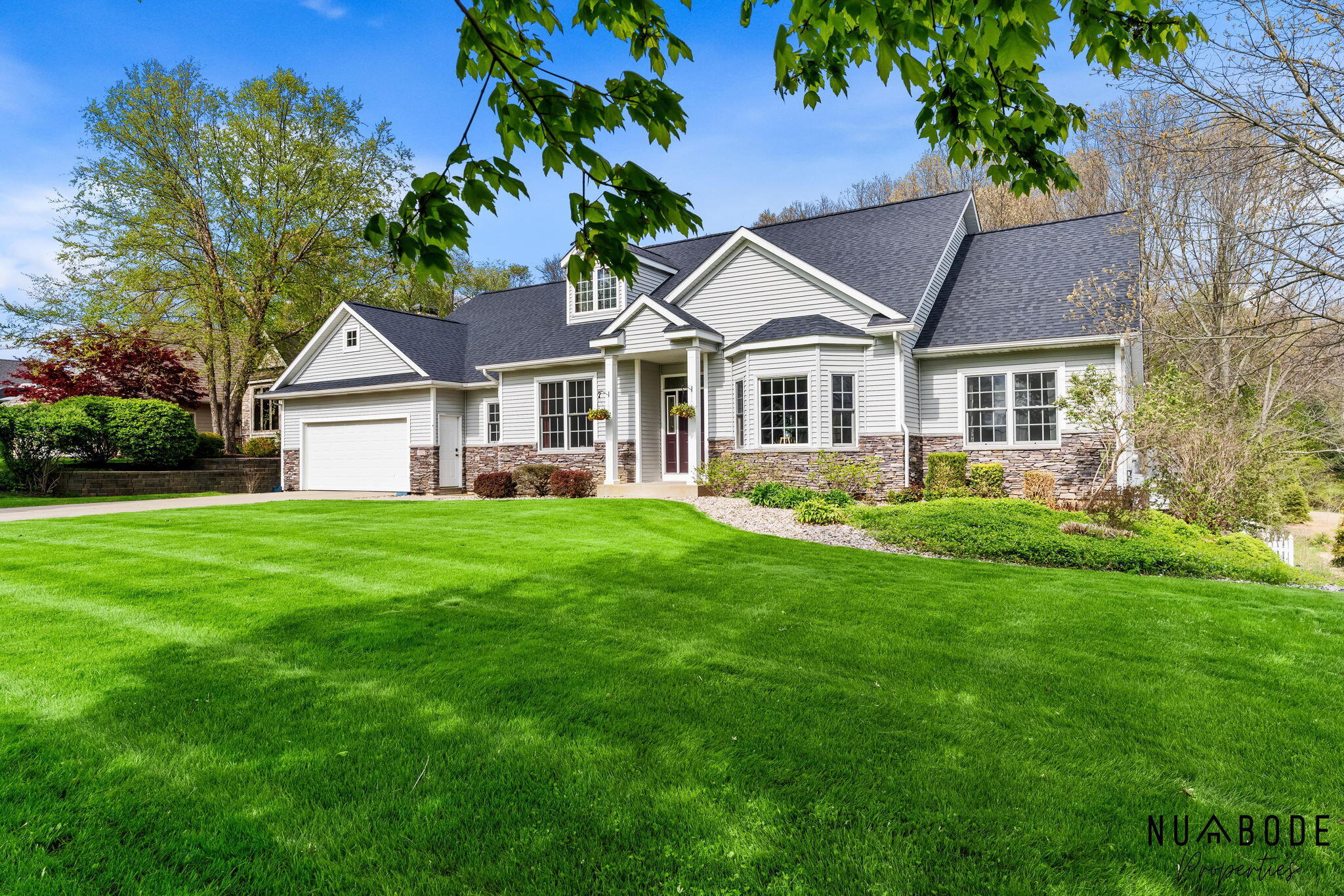 4082 Oakharbor Street Kalamazoo MI 49009