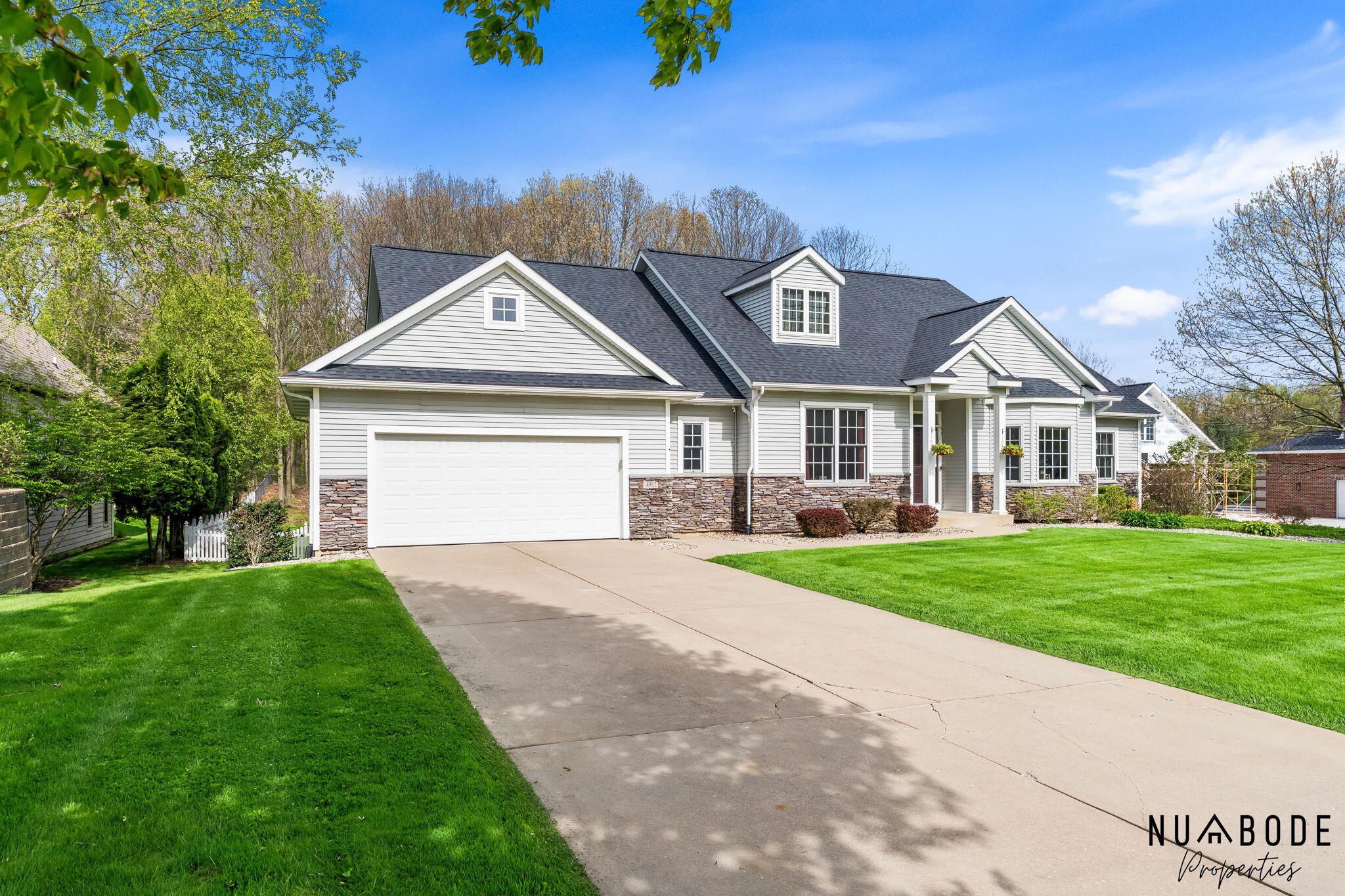 4082 Oakharbor Street Kalamazoo MI 49009