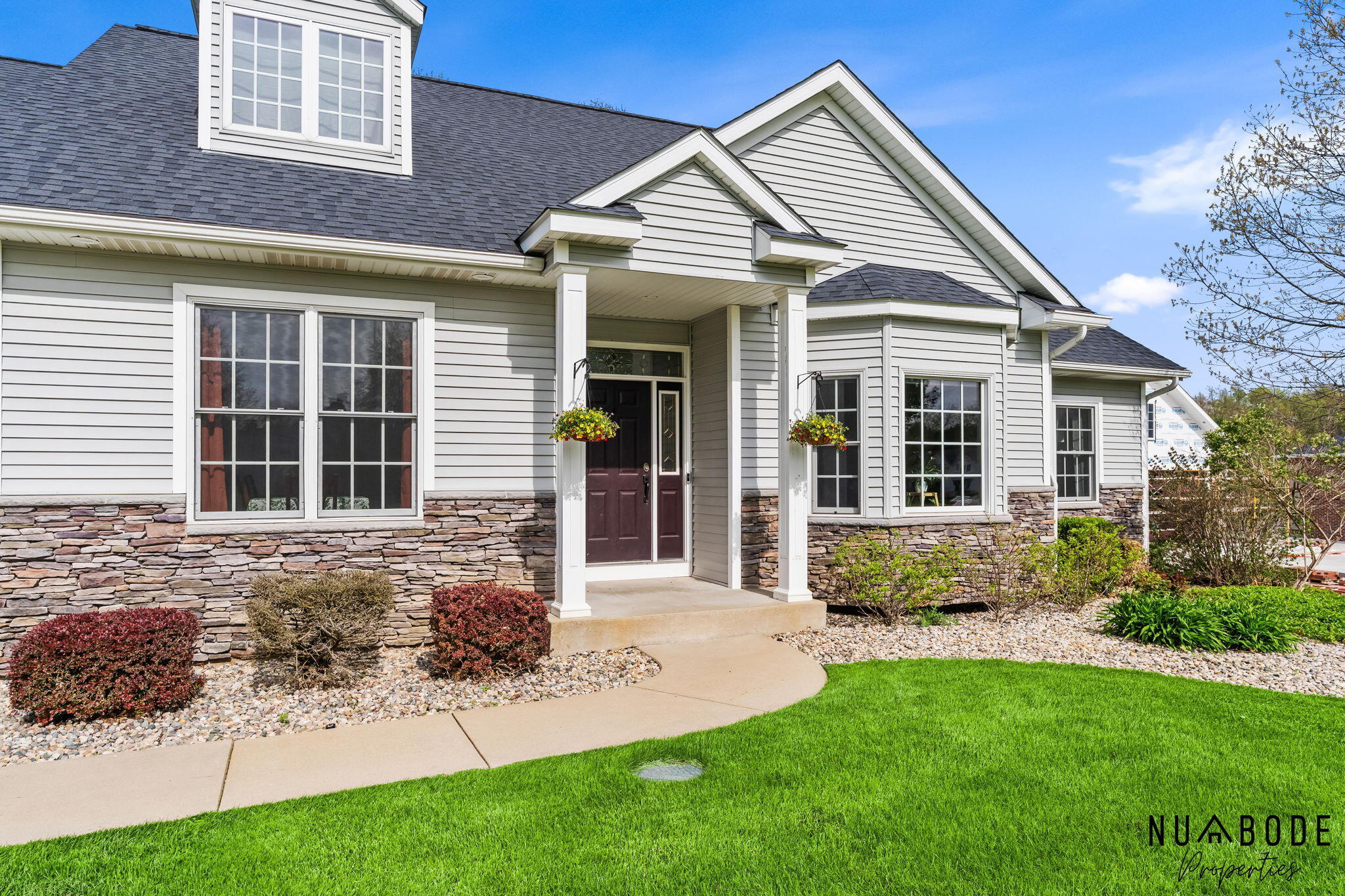 4082 Oakharbor Street Kalamazoo MI 49009