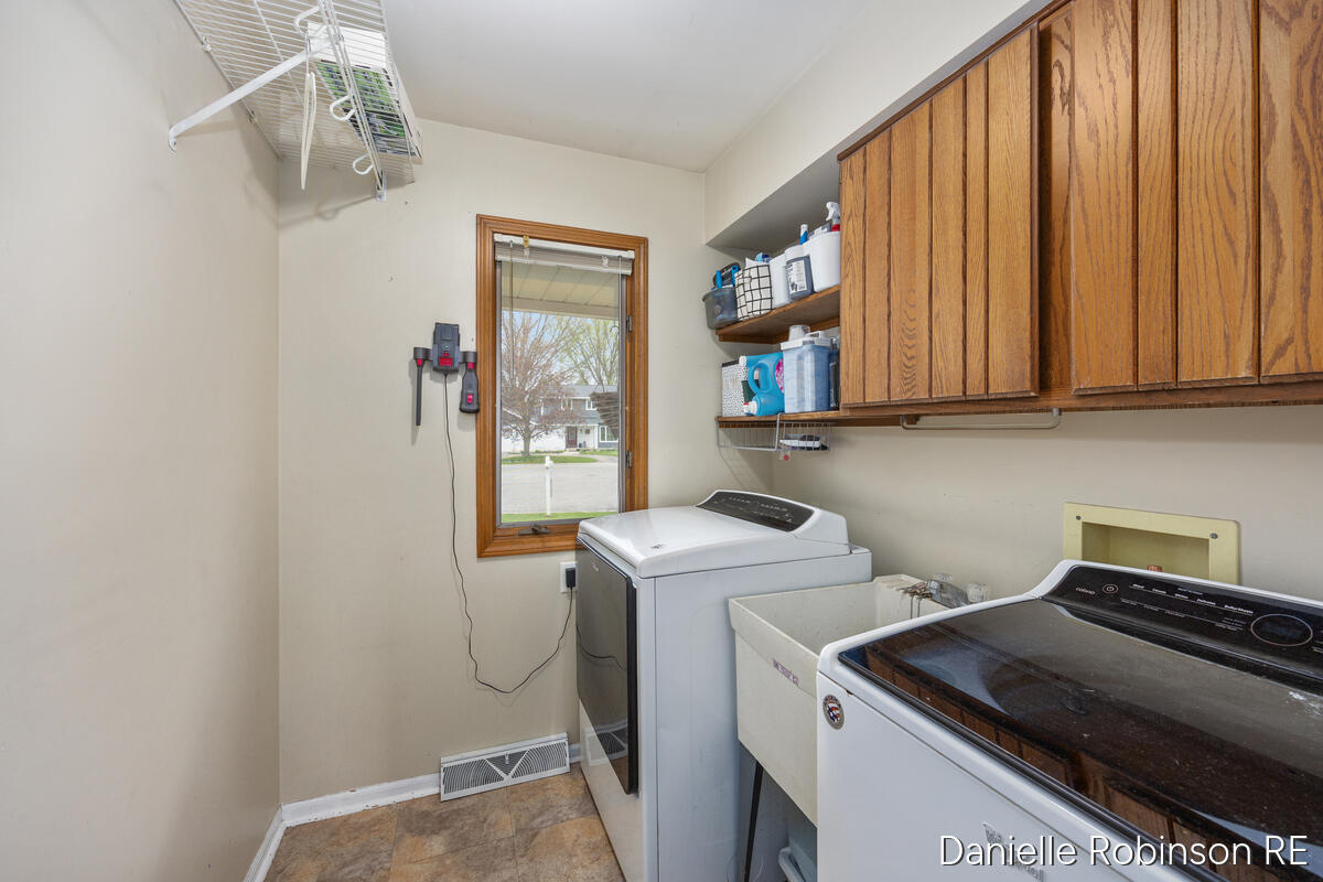 3460 Sunnyhill Street NE Rockford MI 49341