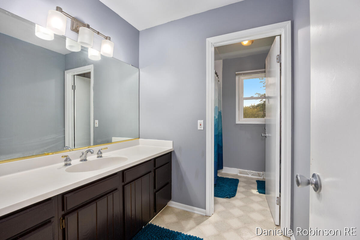 3460 Sunnyhill Street NE Rockford MI 49341