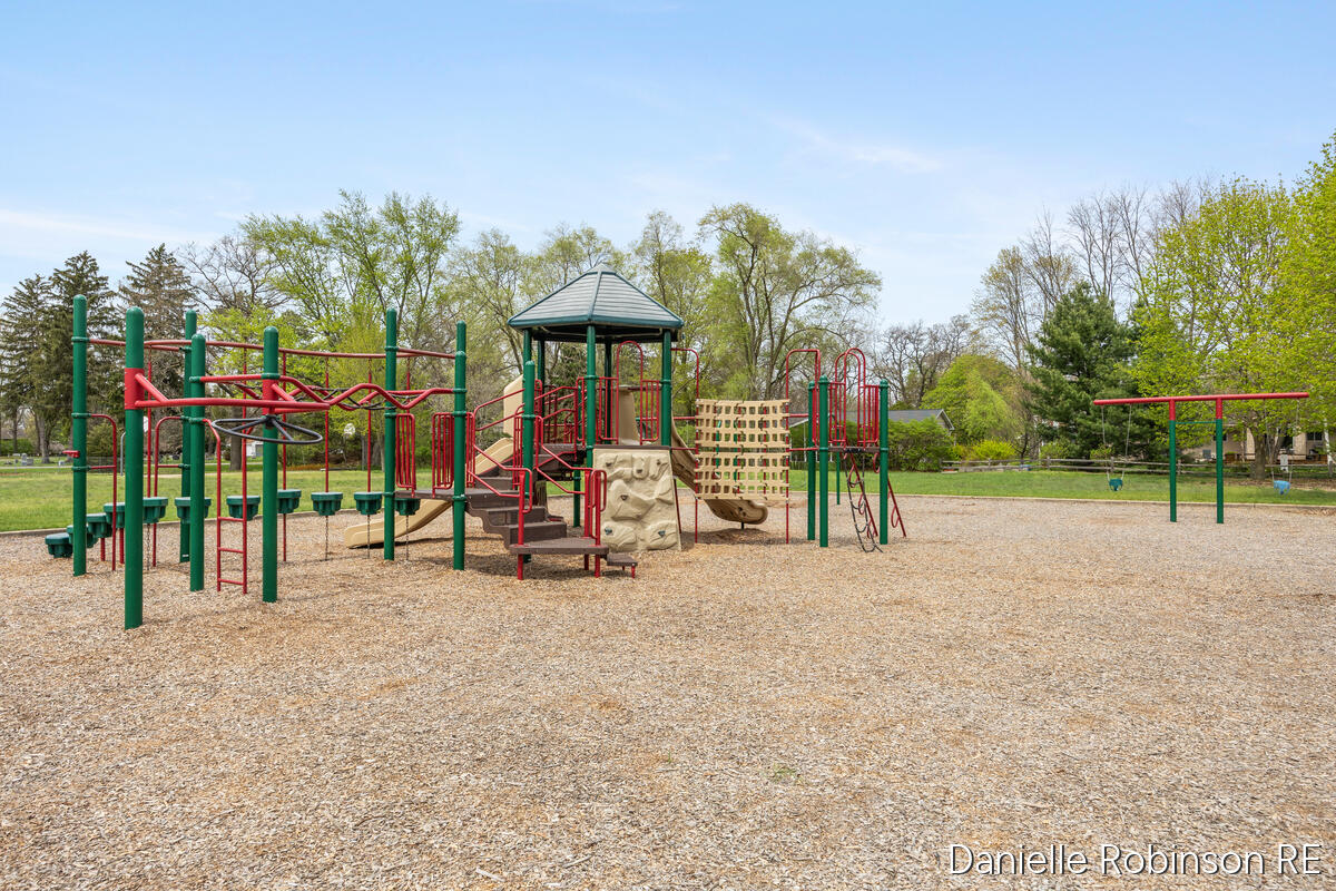3460 Sunnyhill Street NE Rockford MI 49341
