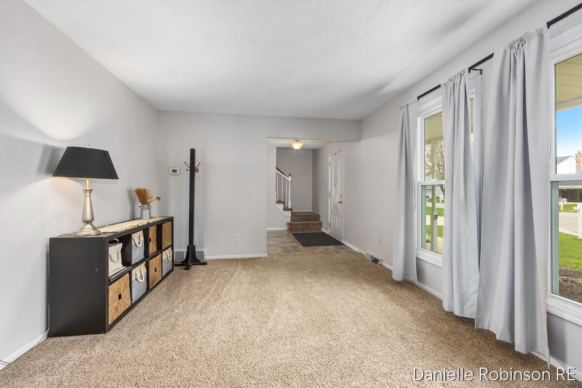 3460 Sunnyhill Street NE Rockford MI 49341