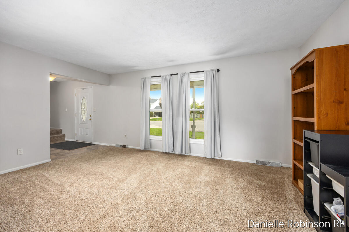 3460 Sunnyhill Street NE Rockford MI 49341