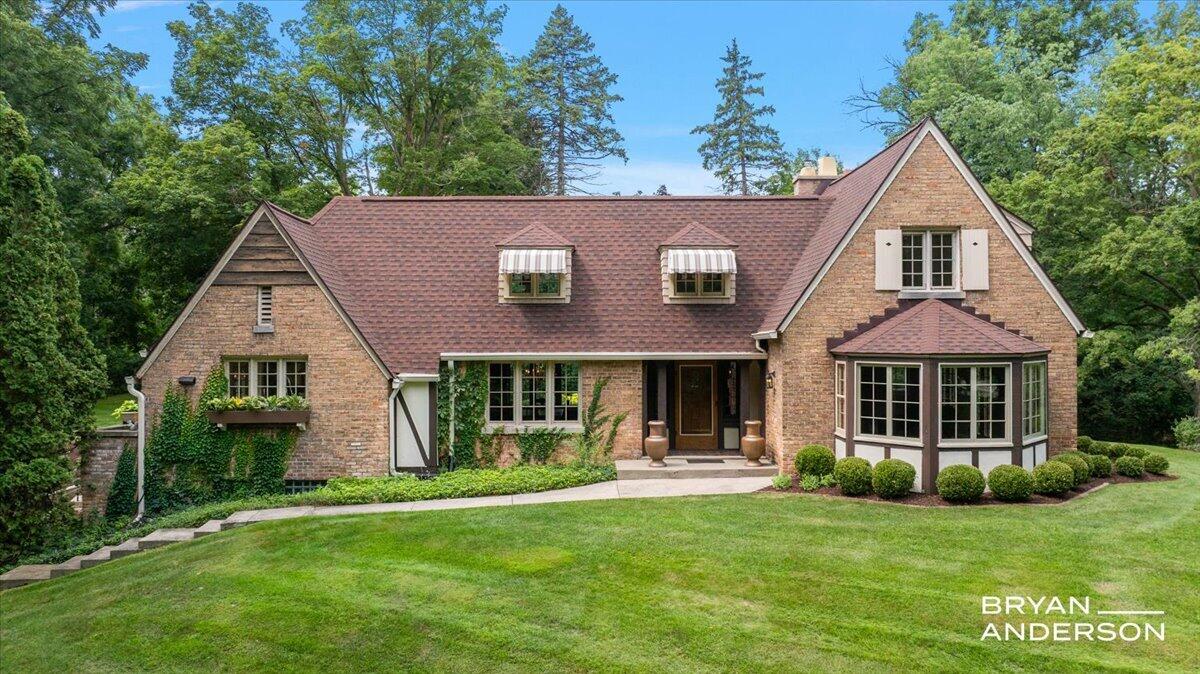 1830 Bridge Street NW Grand Rapids MI 49504