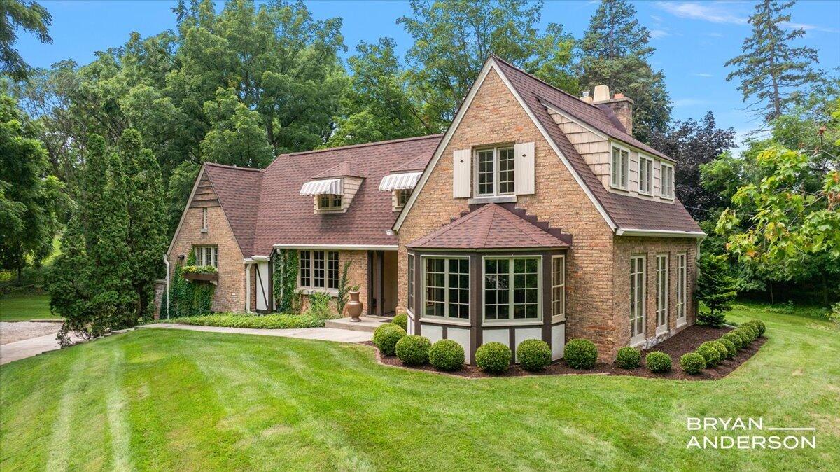 1830 Bridge Street NW Grand Rapids MI 49504