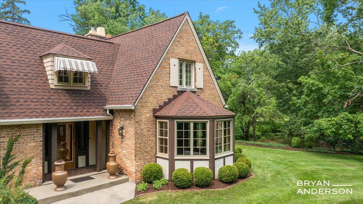 1830 Bridge Street NW Grand Rapids MI 49504