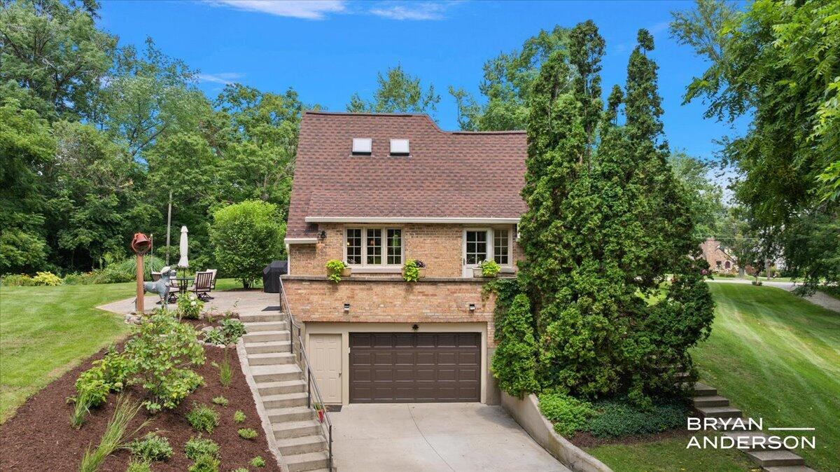 1830 Bridge Street NW Grand Rapids MI 49504