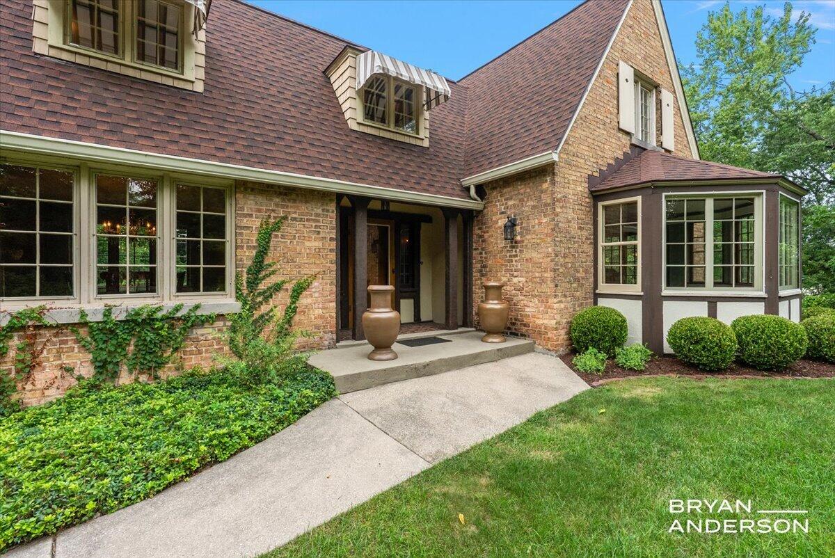 1830 Bridge Street NW Grand Rapids MI 49504