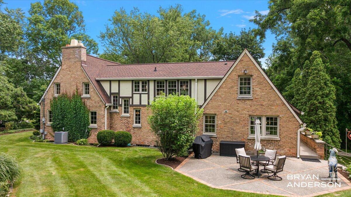 1830 Bridge Street NW Grand Rapids MI 49504