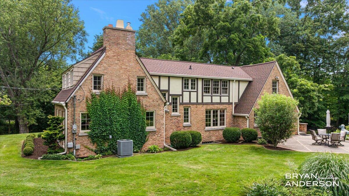 1830 Bridge Street NW Grand Rapids MI 49504