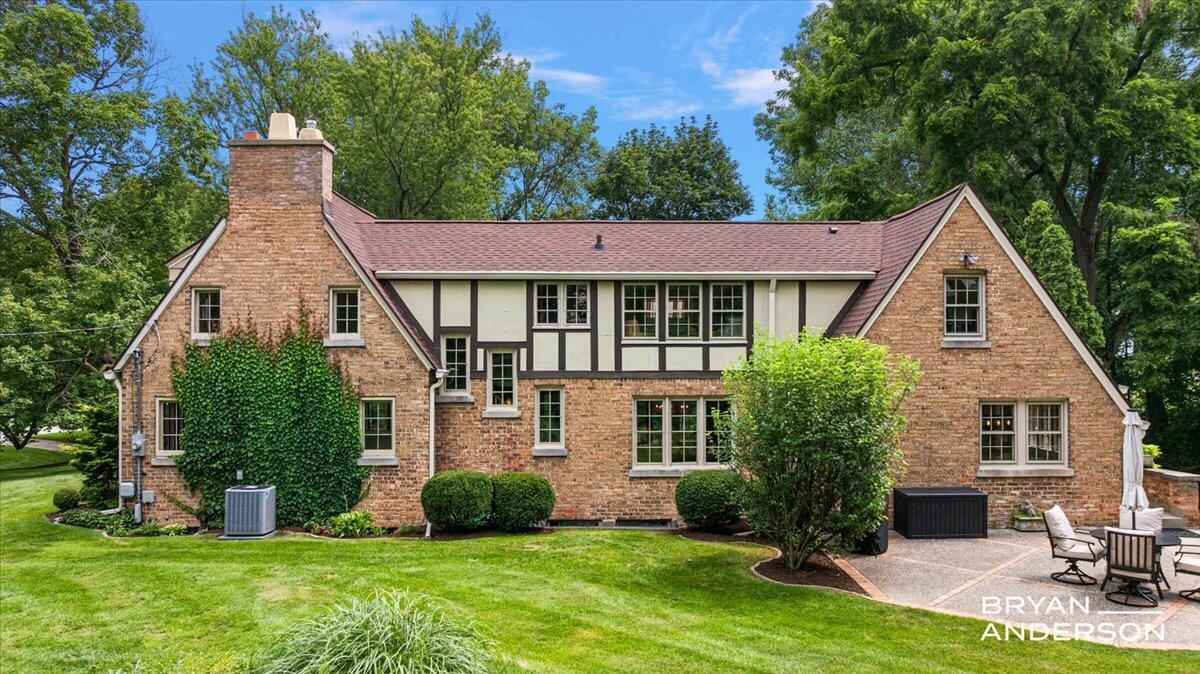 1830 Bridge Street NW Grand Rapids MI 49504