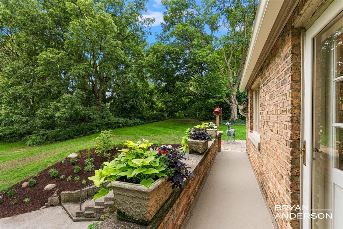 1830 Bridge Street NW Grand Rapids MI 49504