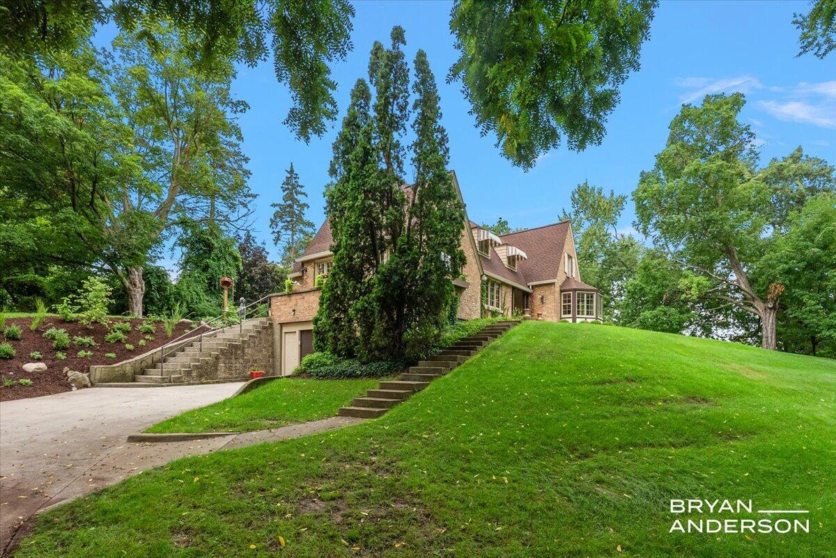 1830 Bridge Street NW Grand Rapids MI 49504