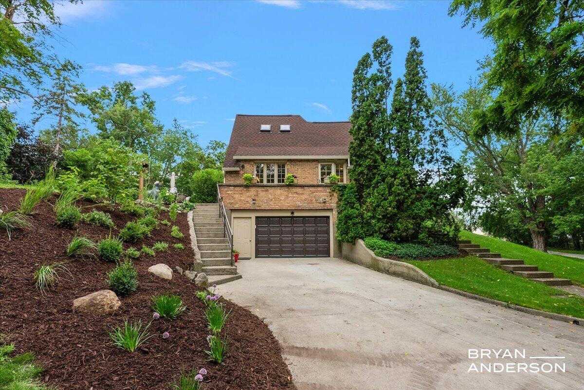 1830 Bridge Street NW Grand Rapids MI 49504