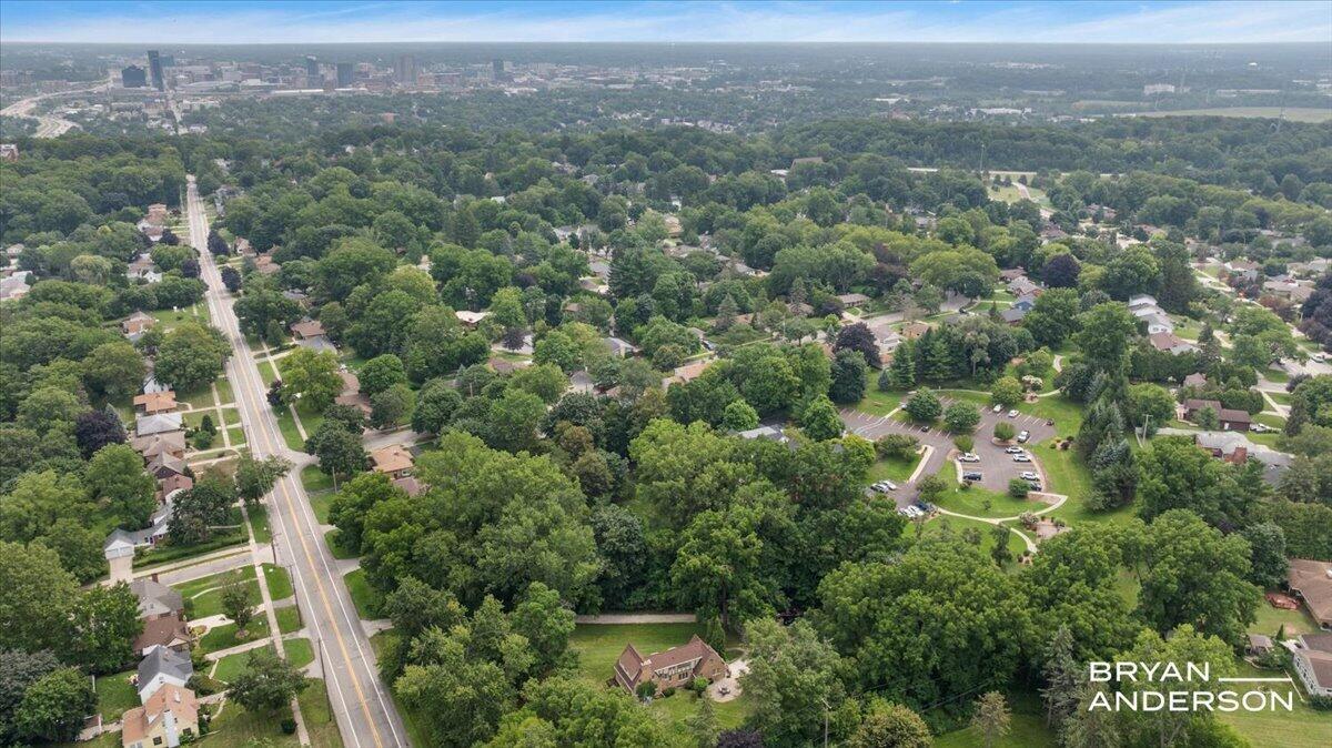 1830 Bridge Street NW Grand Rapids MI 49504