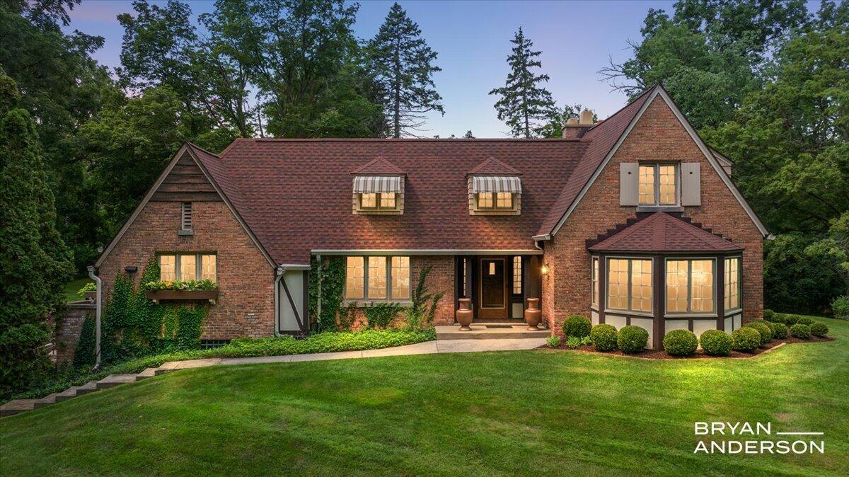 1830 Bridge Street NW Grand Rapids MI 49504