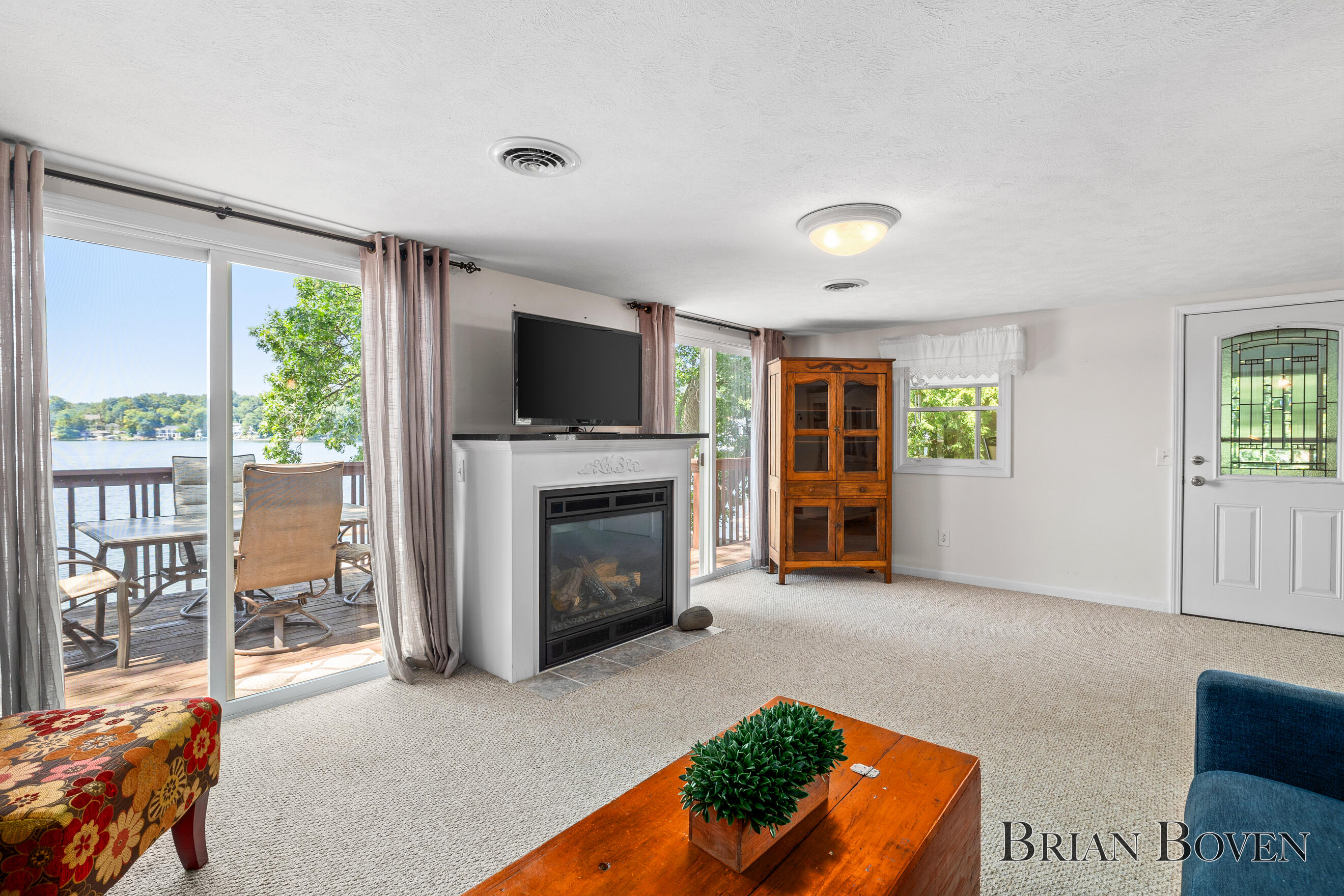 8705 Je-ne-be Drive NE Rockford MI 49341