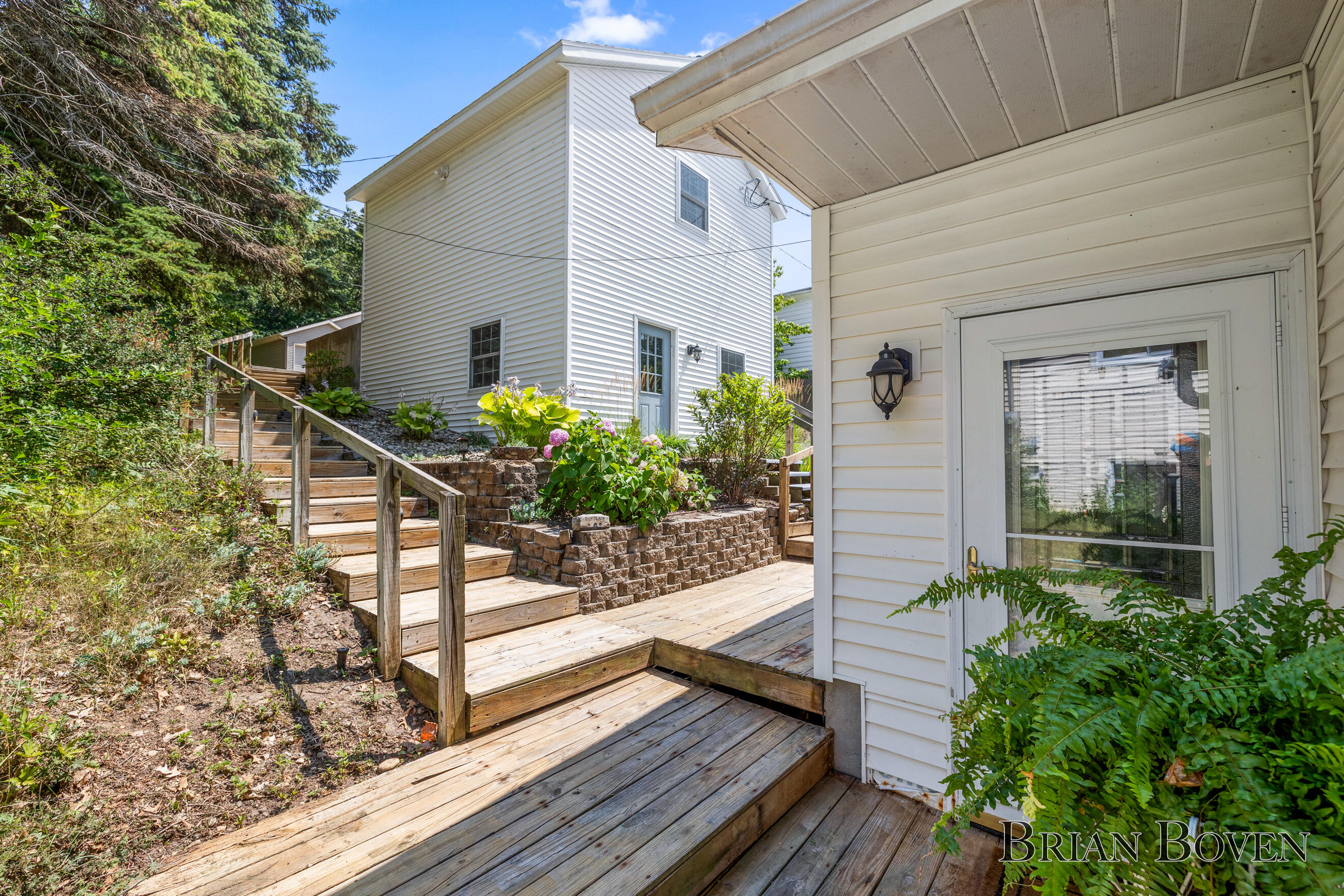 8705 Je-ne-be Drive NE Rockford MI 49341