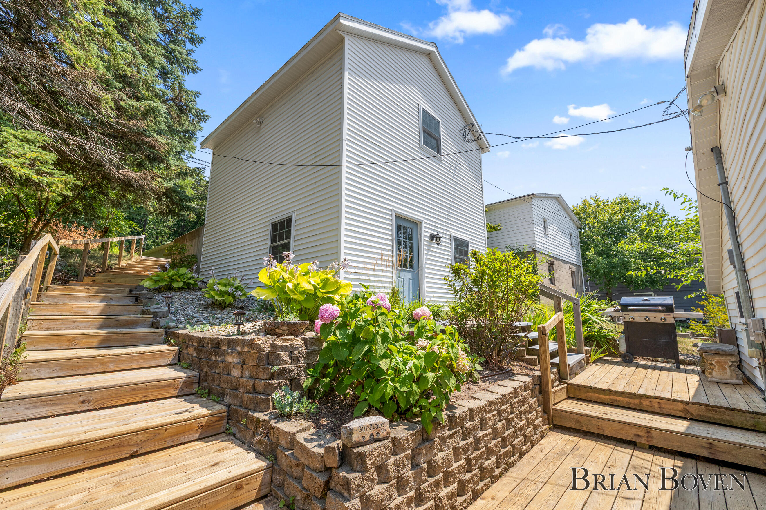8705 Je-ne-be Drive NE Rockford MI 49341
