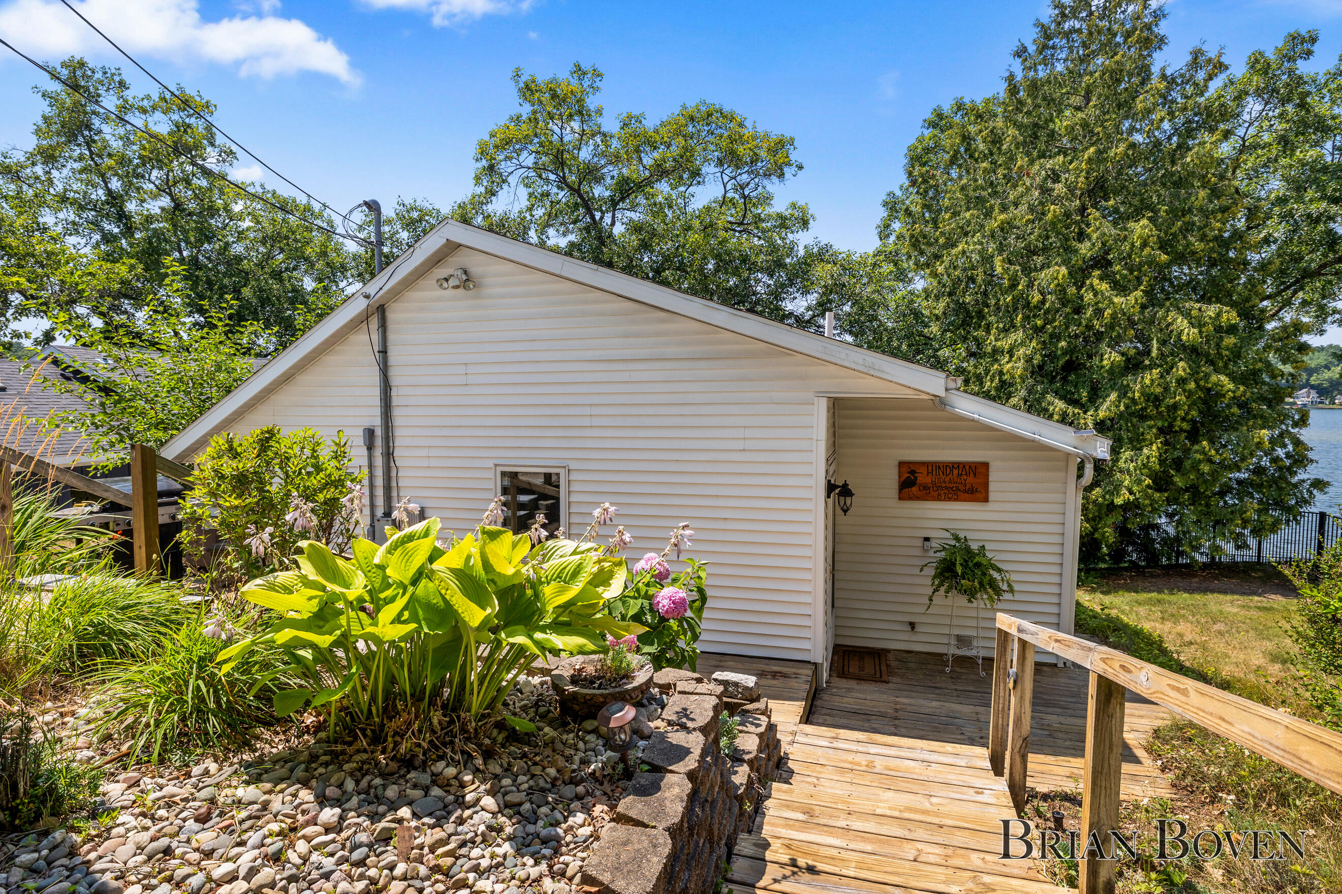 8705 Je-ne-be Drive NE Rockford MI 49341