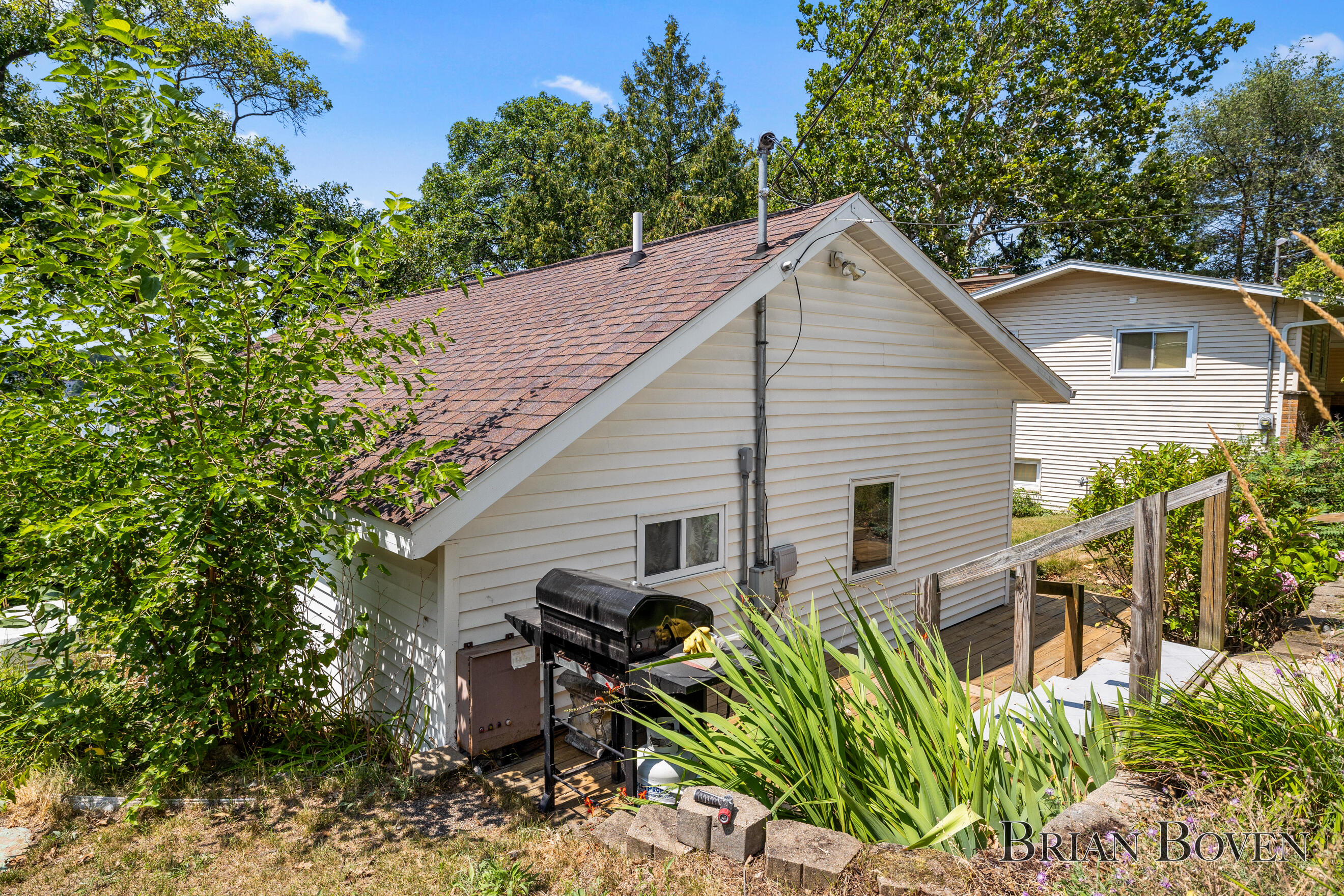8705 Je-ne-be Drive NE Rockford MI 49341