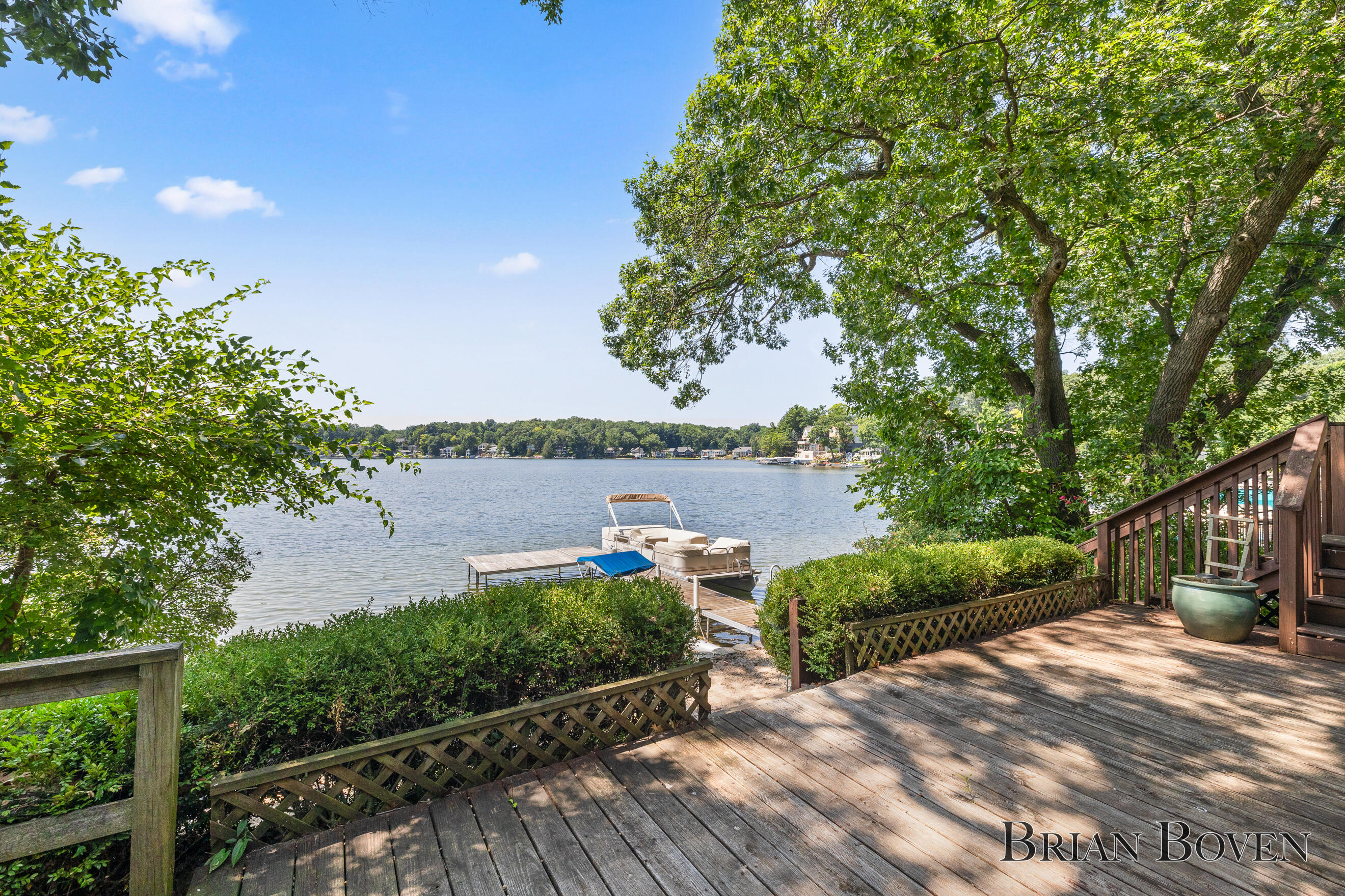8705 Je-ne-be Drive NE Rockford MI 49341
