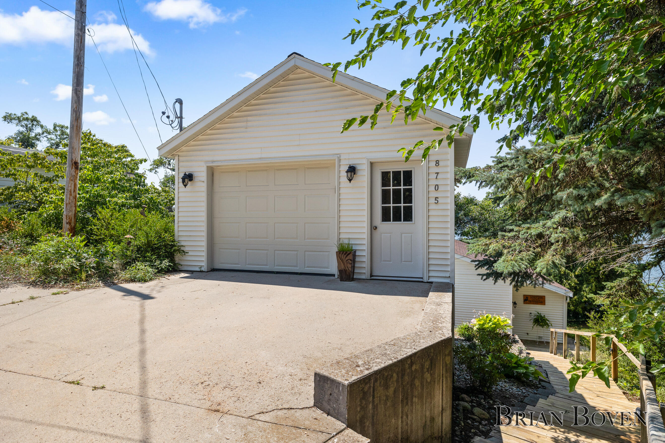 8705 Je-ne-be Drive NE Rockford MI 49341