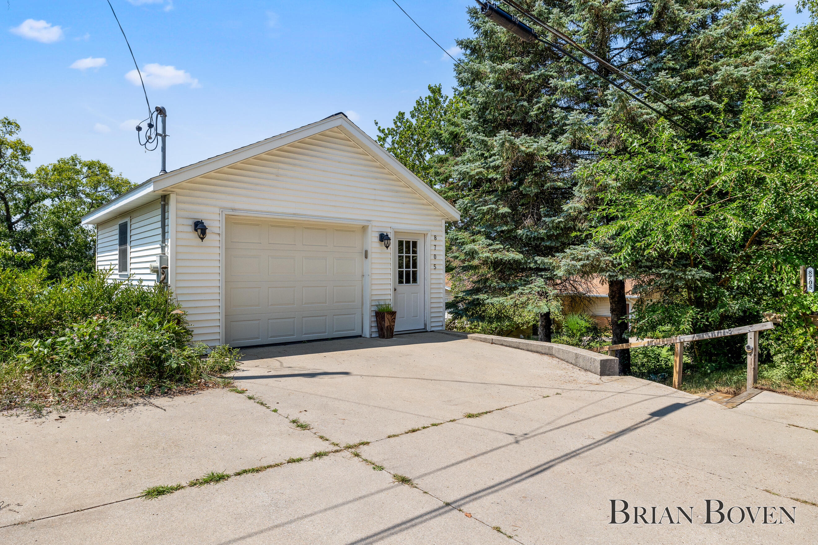 8705 Je-ne-be Drive NE Rockford MI 49341