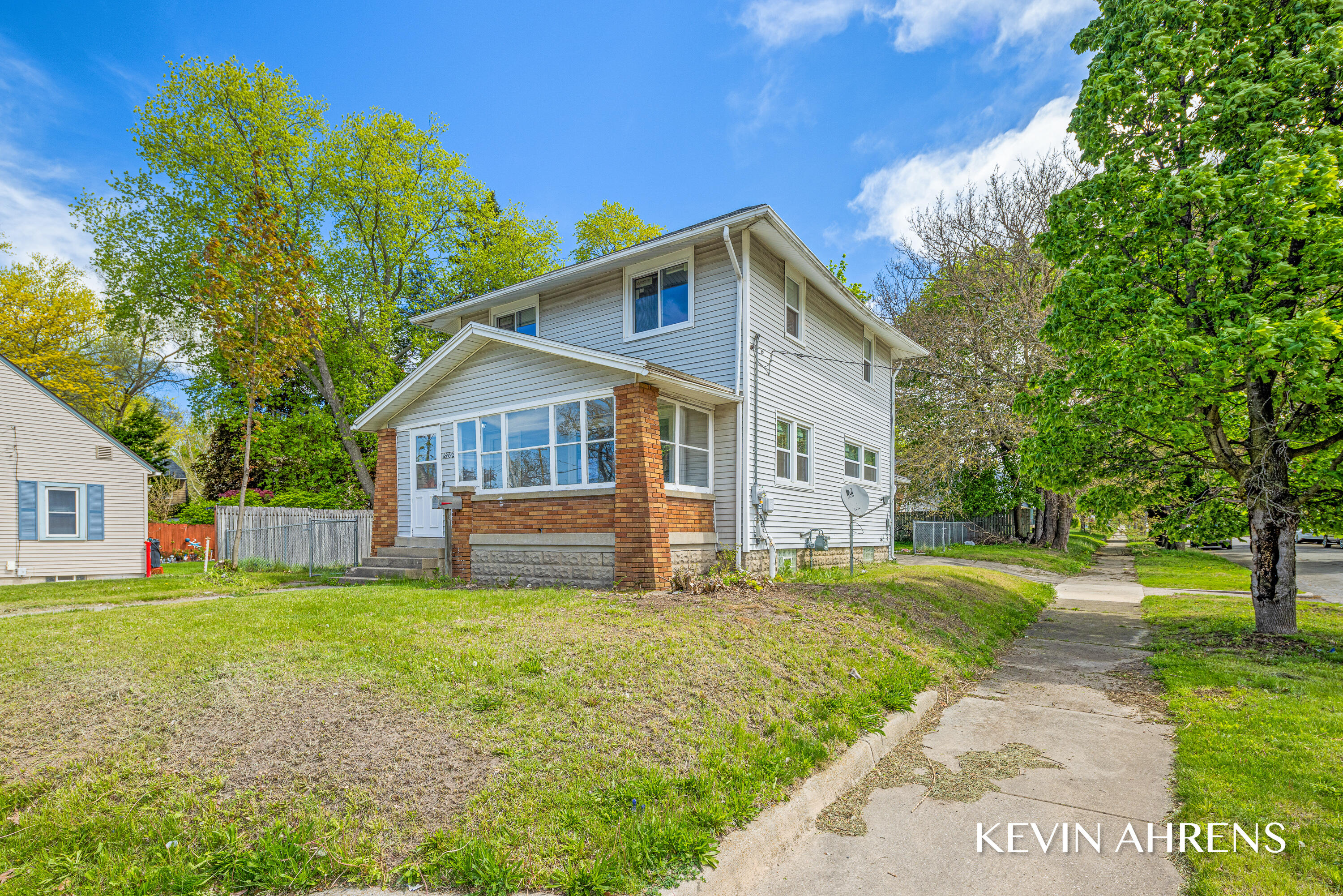 1862 Kalamazoo Avenue SE Grand Rapids MI 49507