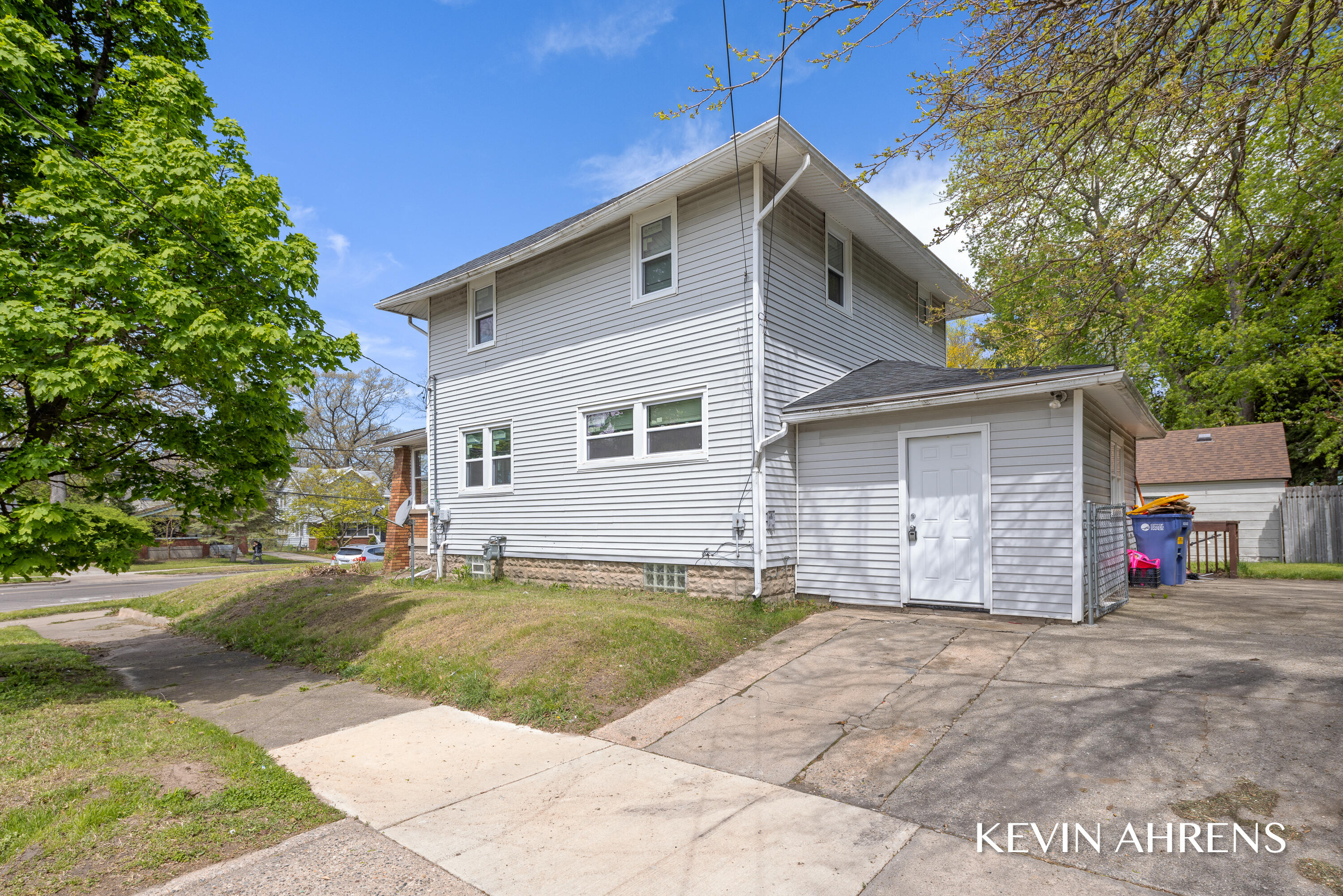 1862 Kalamazoo Avenue SE Grand Rapids MI 49507