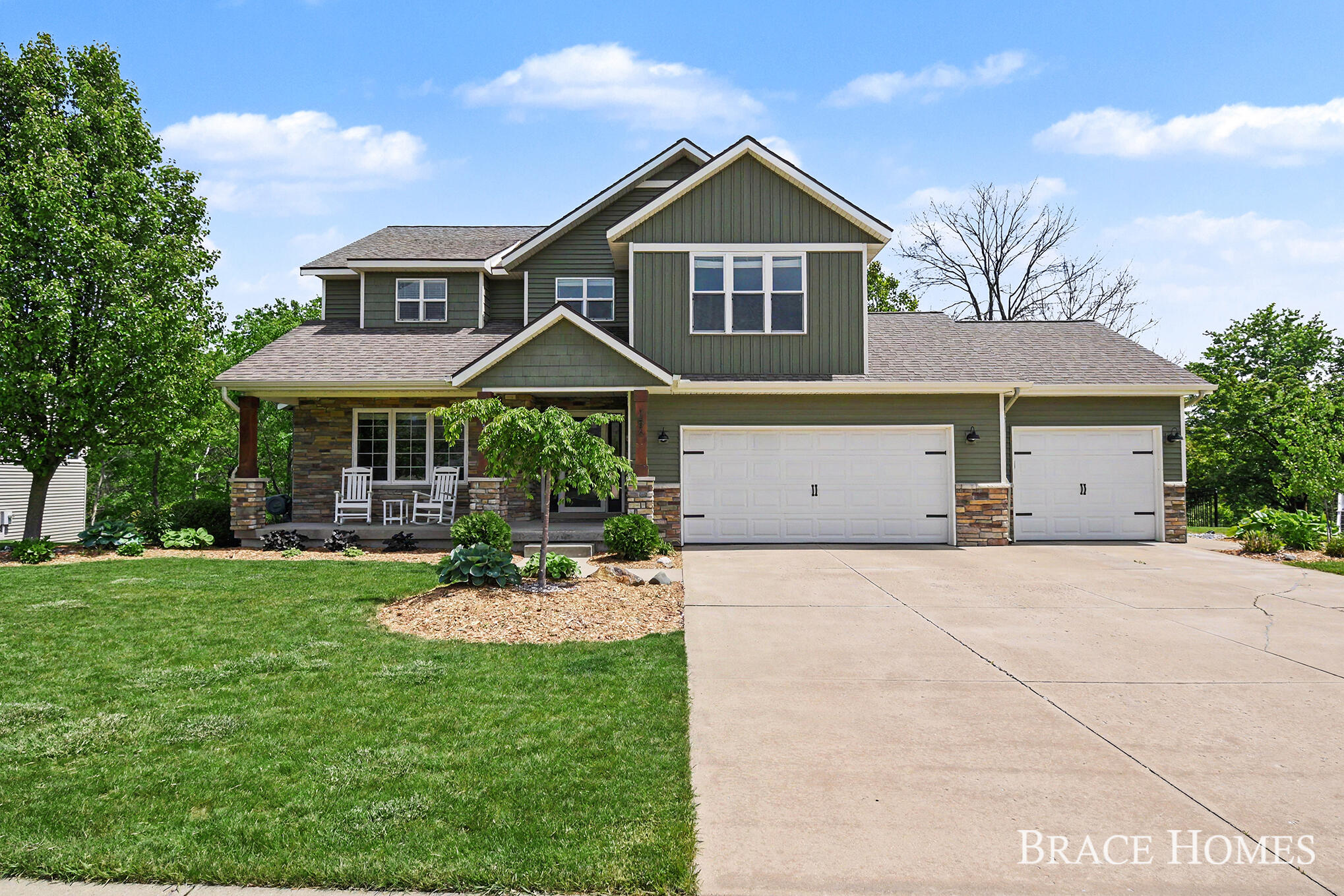 156 Hightower Drive NE Rockford MI 49341