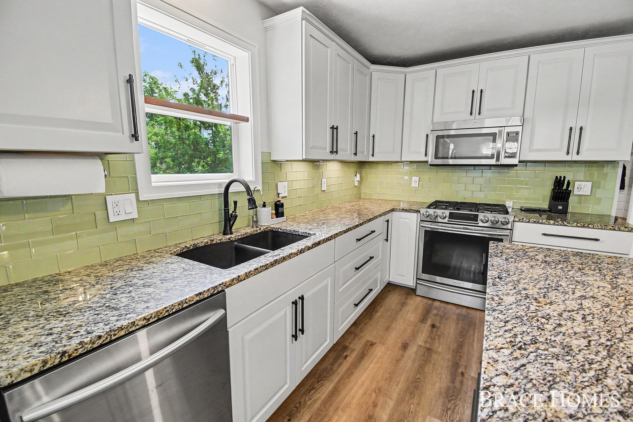 156 Hightower Drive NE Rockford MI 49341