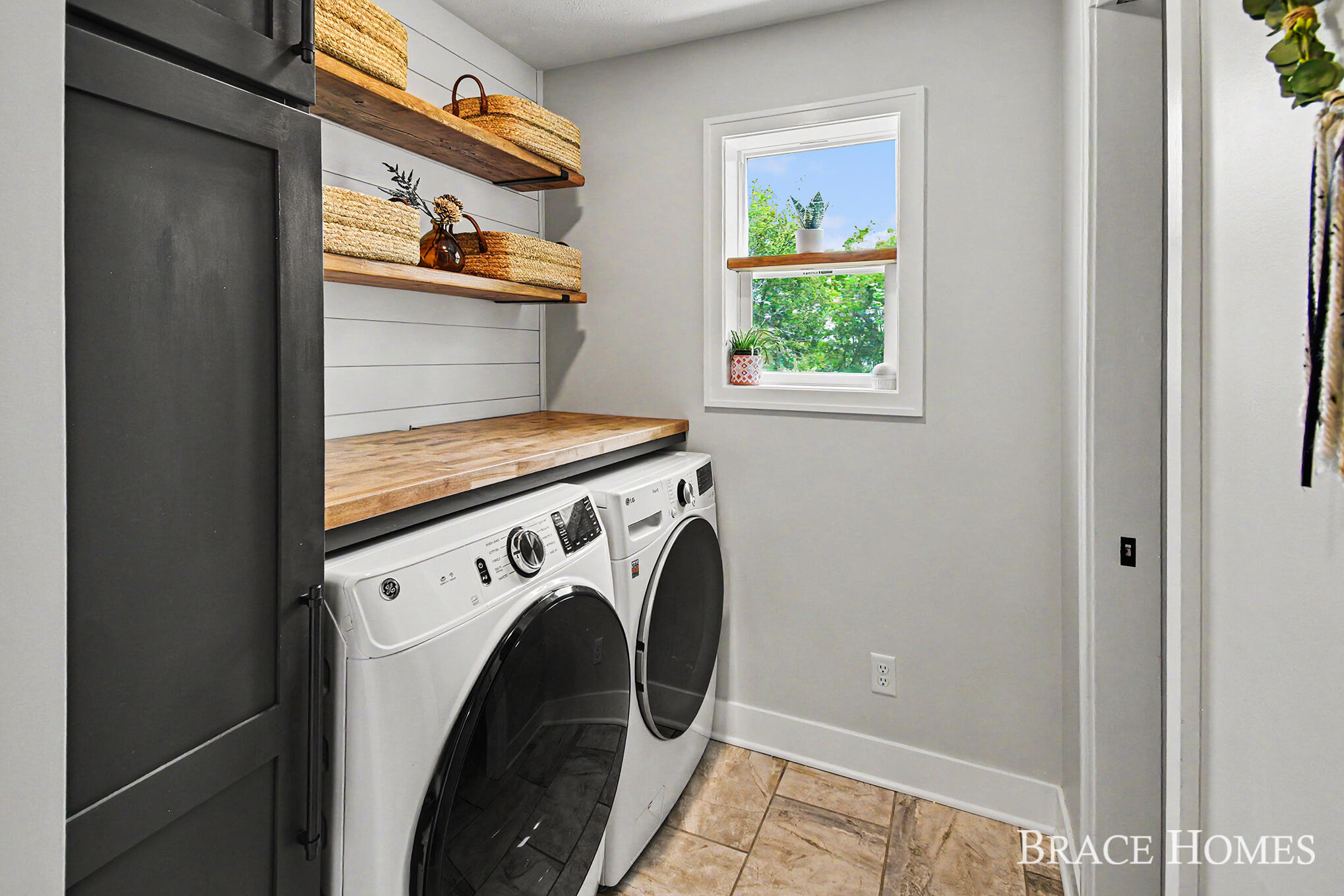 156 Hightower Drive NE Rockford MI 49341