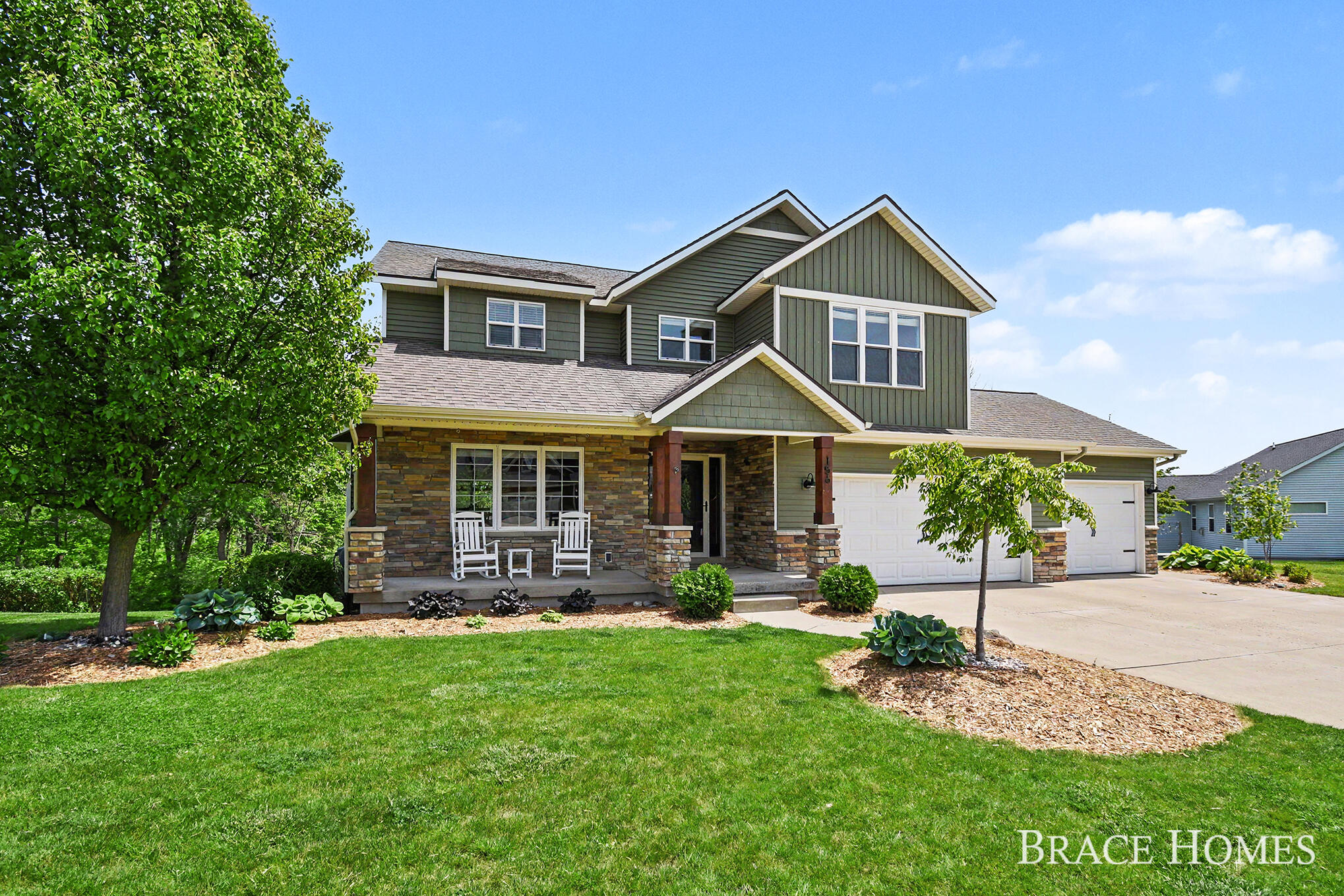156 Hightower Drive NE Rockford MI 49341