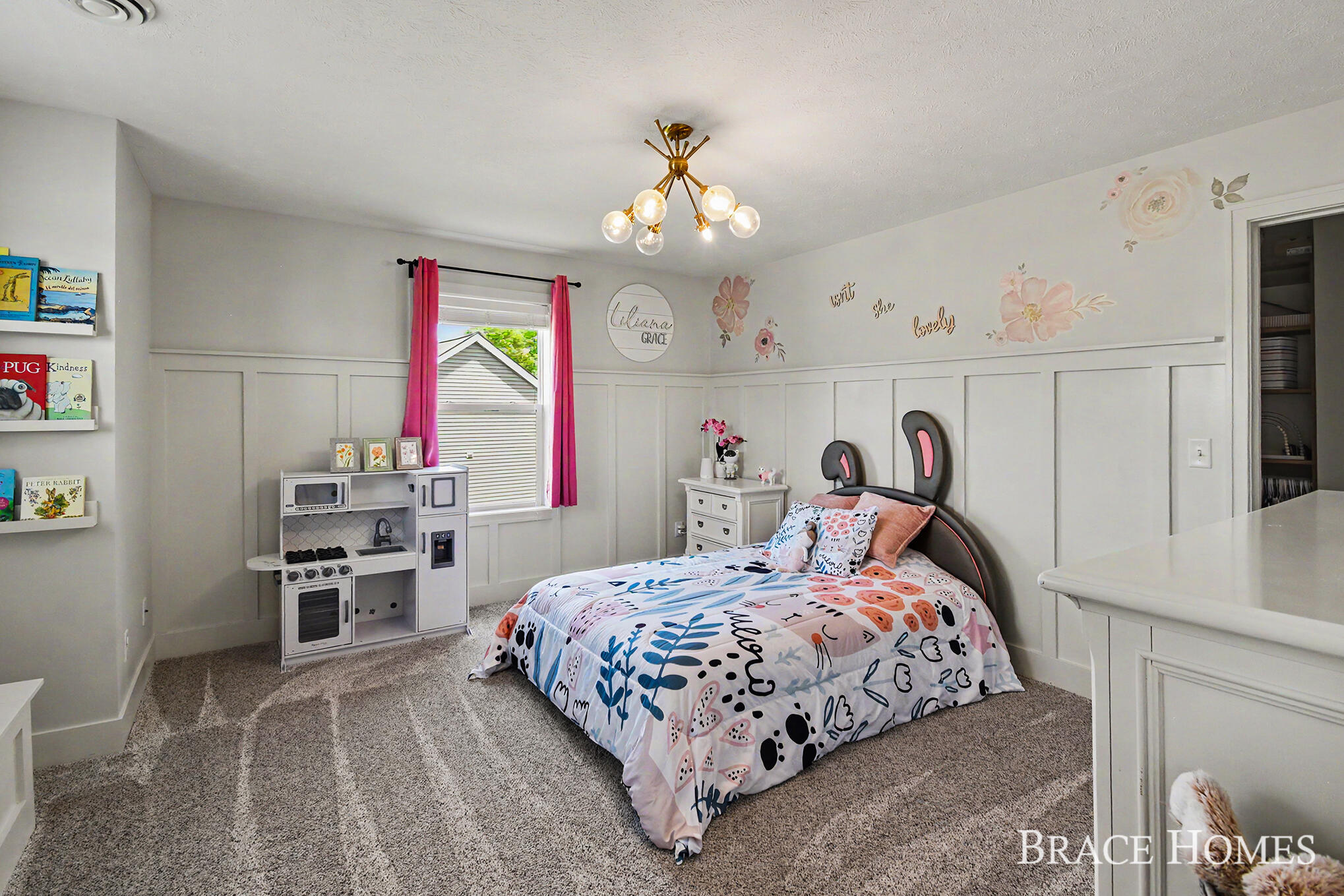 156 Hightower Drive NE Rockford MI 49341
