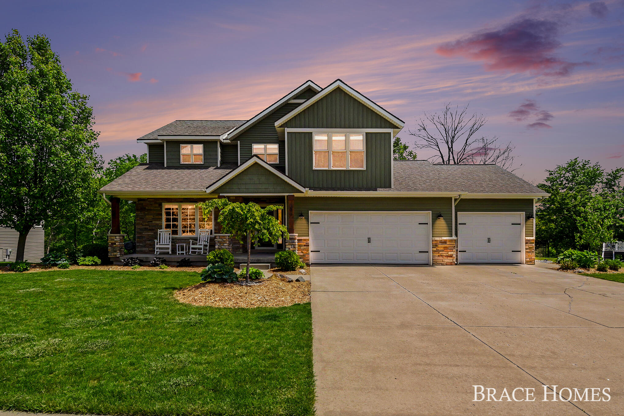 156 Hightower Drive NE Rockford MI 49341