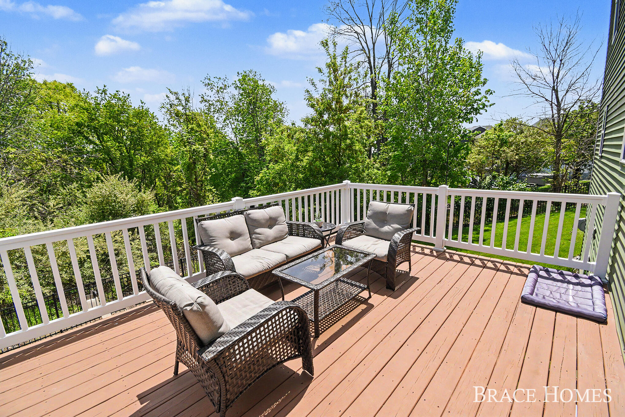 156 Hightower Drive NE Rockford MI 49341